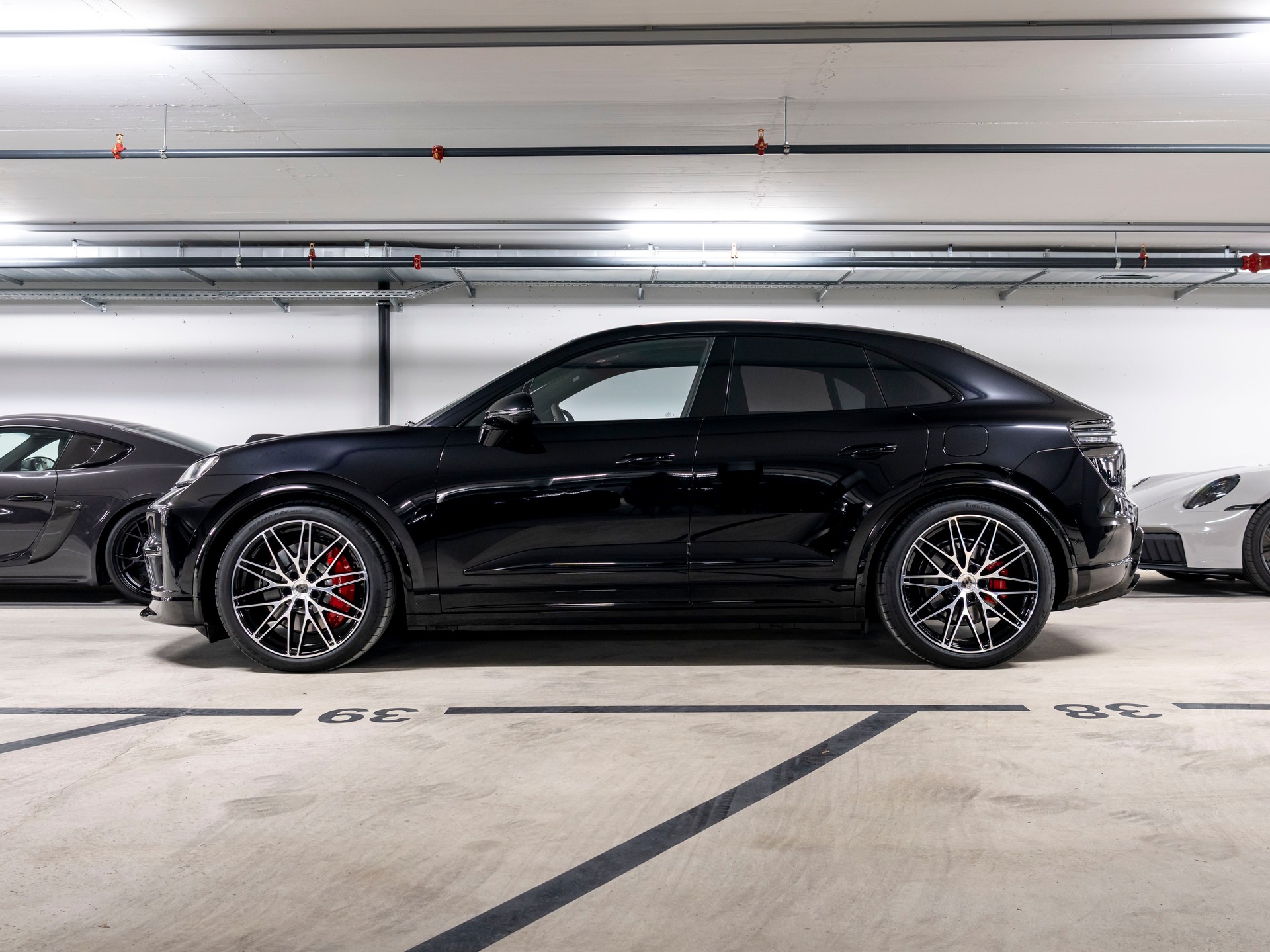 PORSCHE Macan Turbo 100kWh-image-1