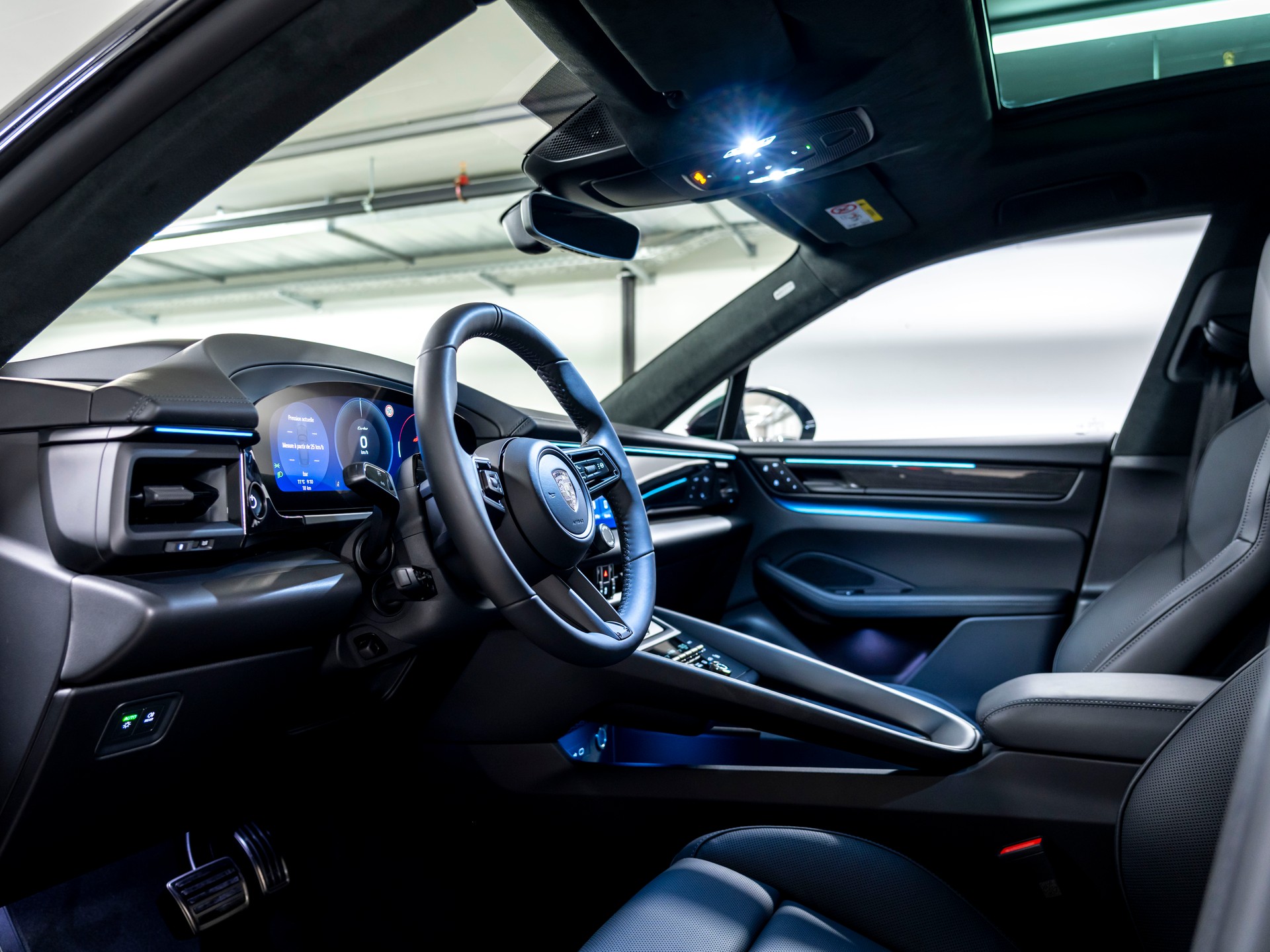 PORSCHE Macan Turbo 100kWh-image-11