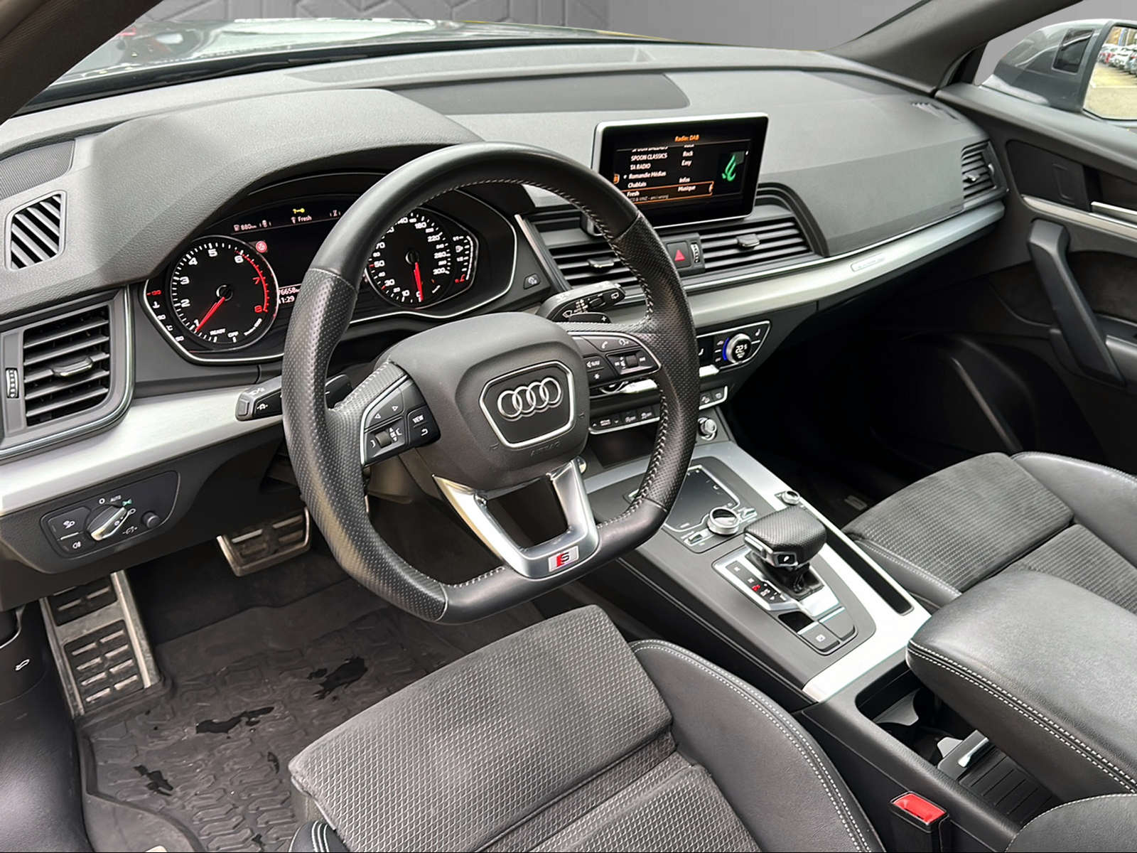 AUDI Q5 45 TFSI sport quattro S-tronic-image-11