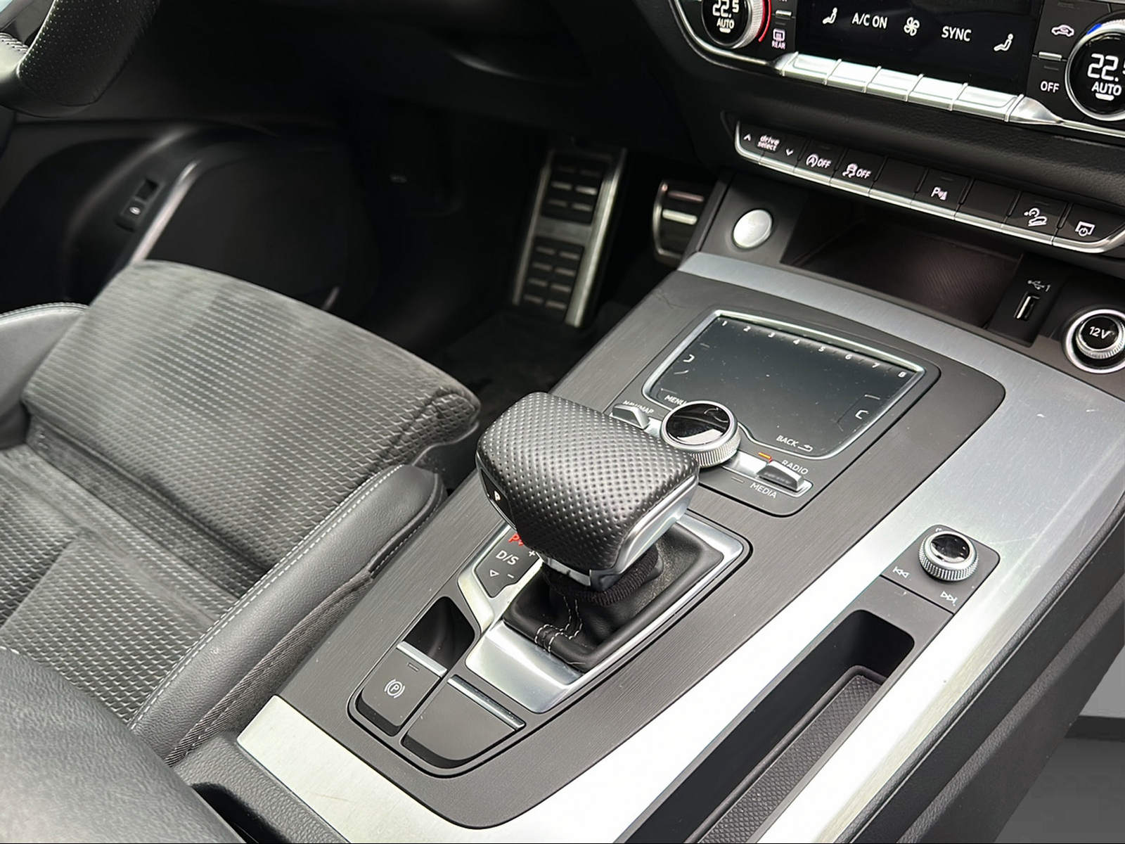 AUDI Q5 45 TFSI sport quattro S-tronic-image-14