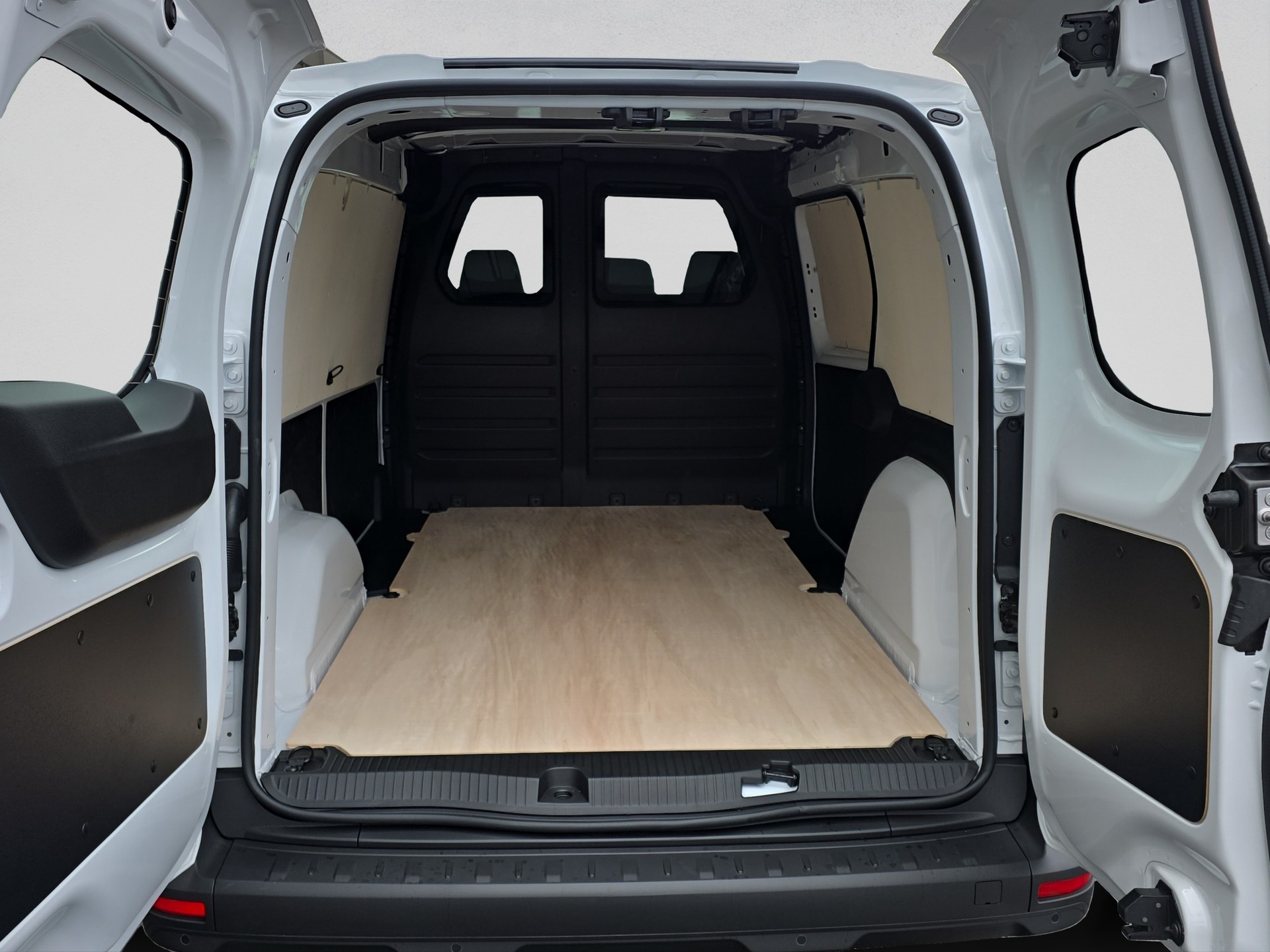 RENAULT Kangoo Van 1.3TCe Standard L2 130 PF Advance EDC-image-14