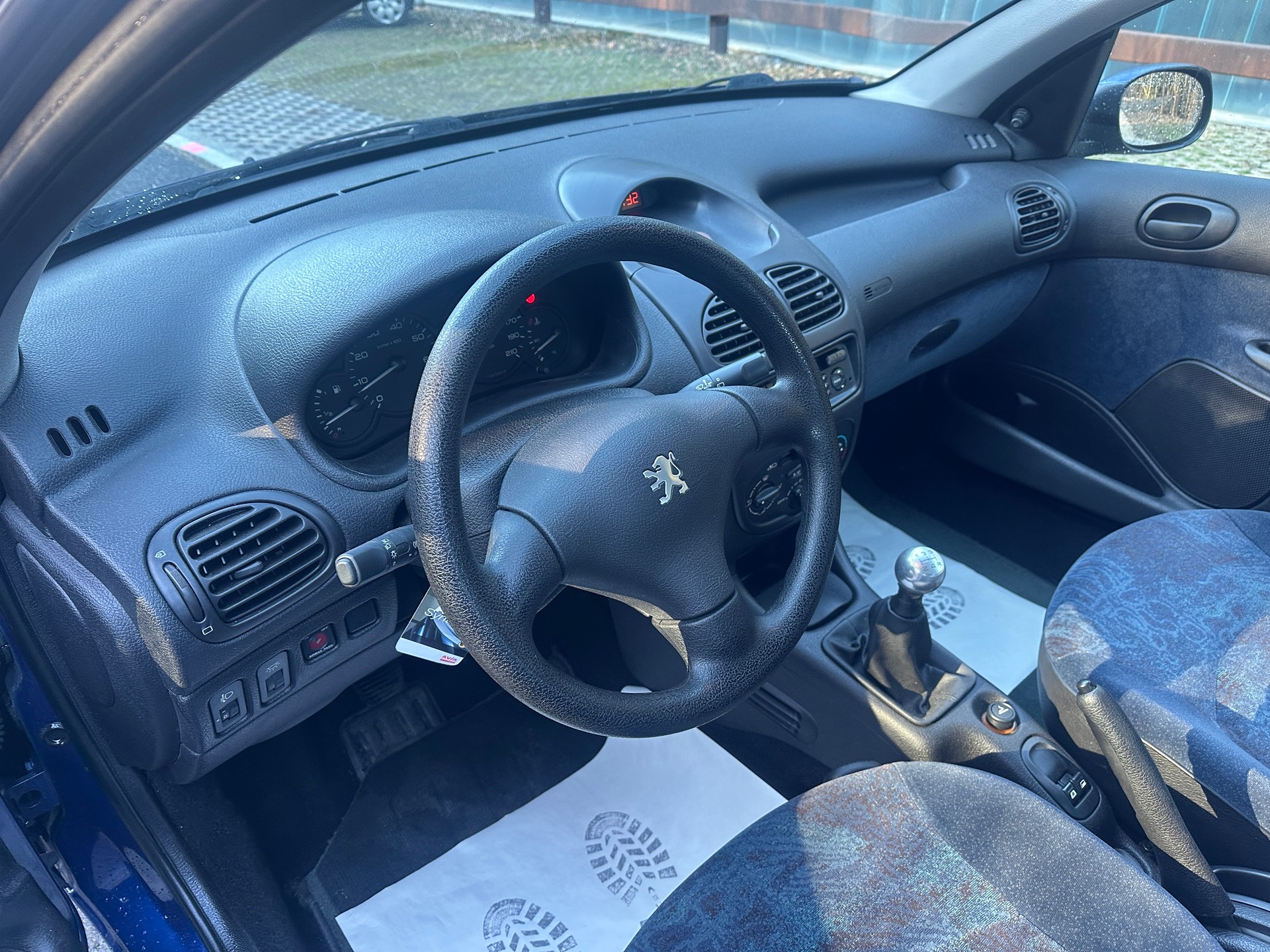 PEUGEOT 206 1.4 (XT) Premium-image-11