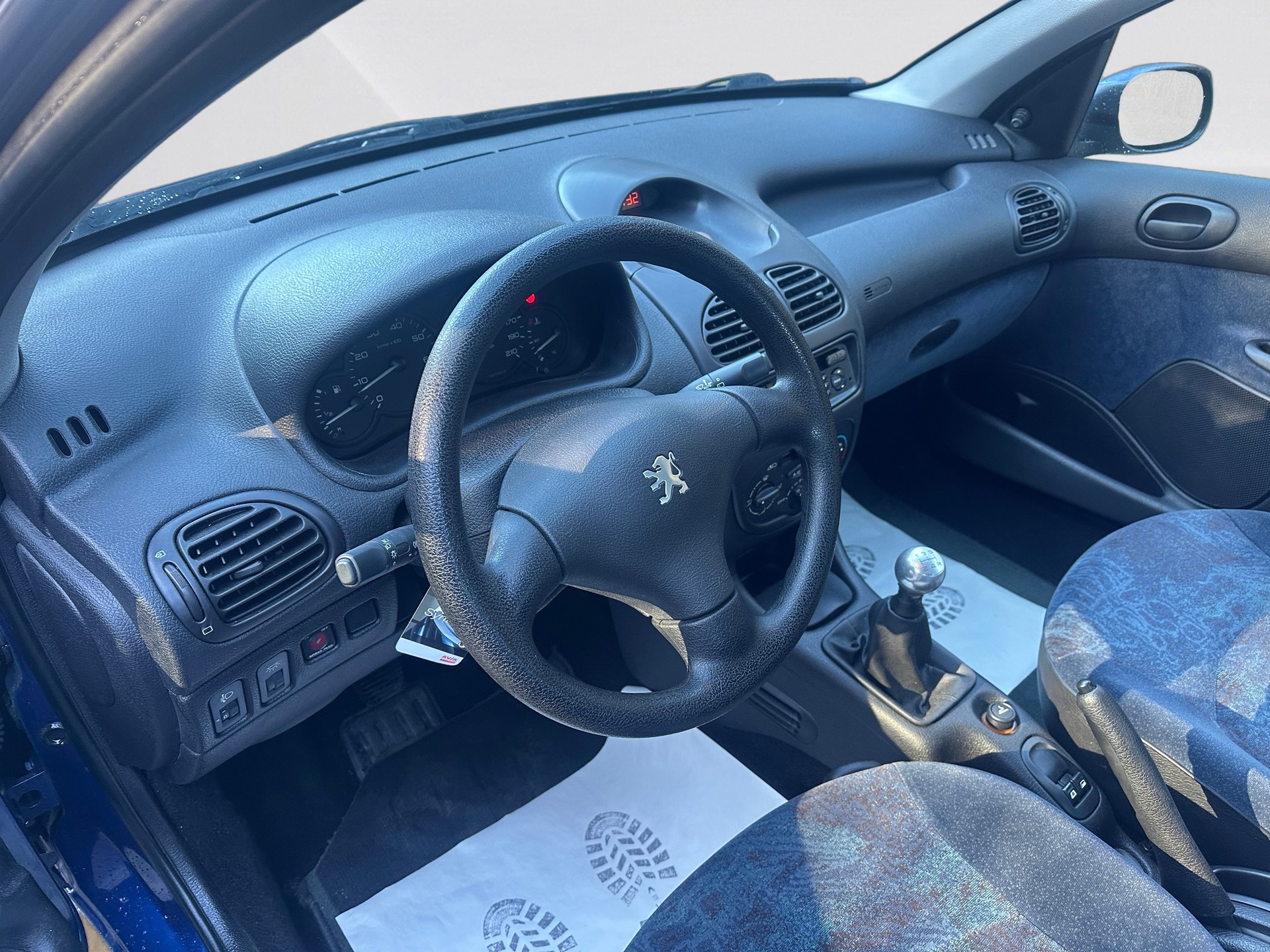 PEUGEOT 206 1.4 (XT) Premium-image-11