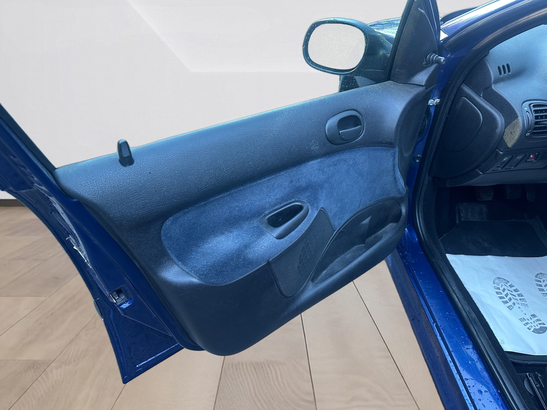 PEUGEOT 206 1.4 (XT) Premium-image-9