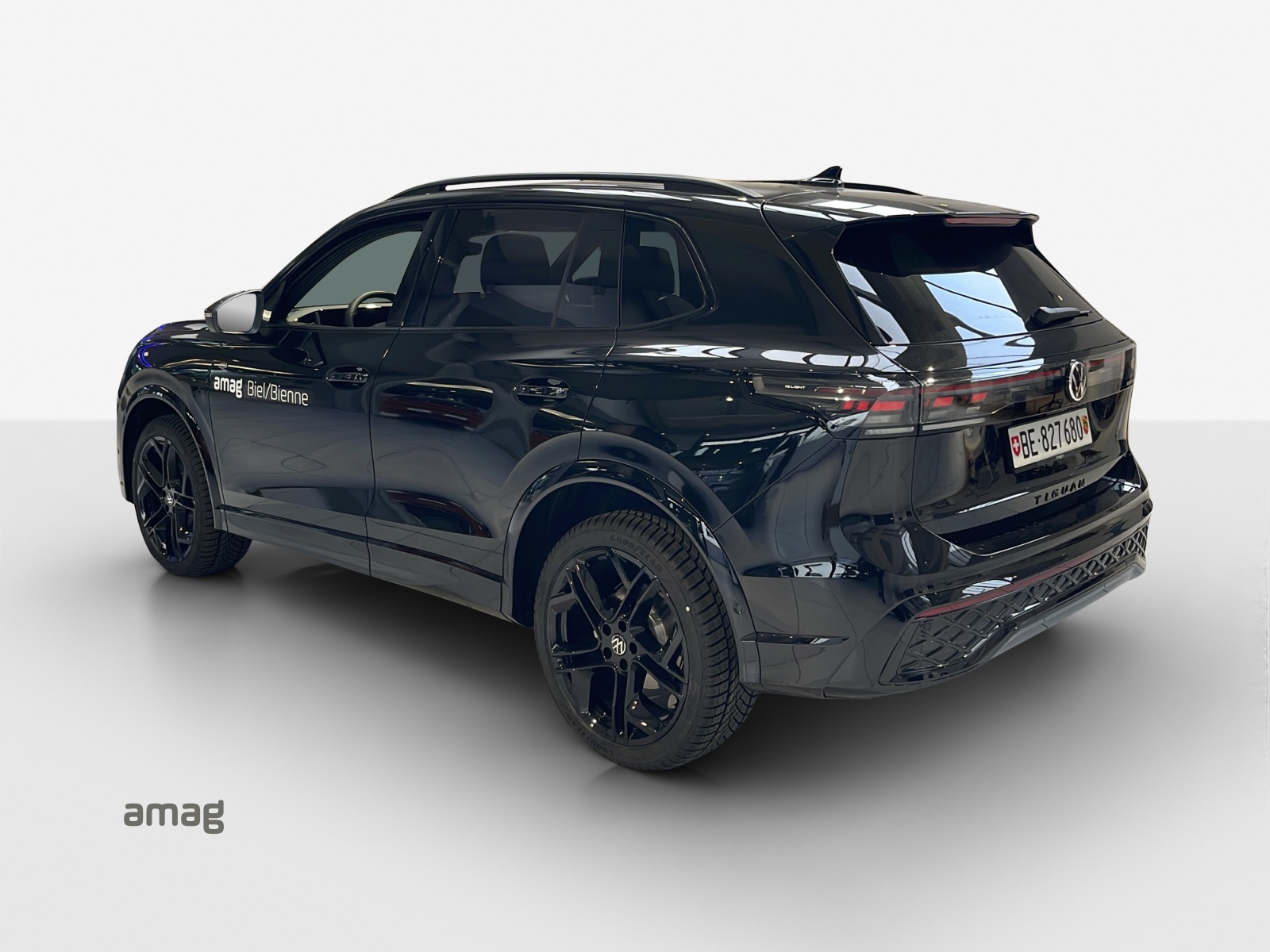 VW Tiguan 2.0 TSI DSG R-Line 4Motion-showroom-element-2