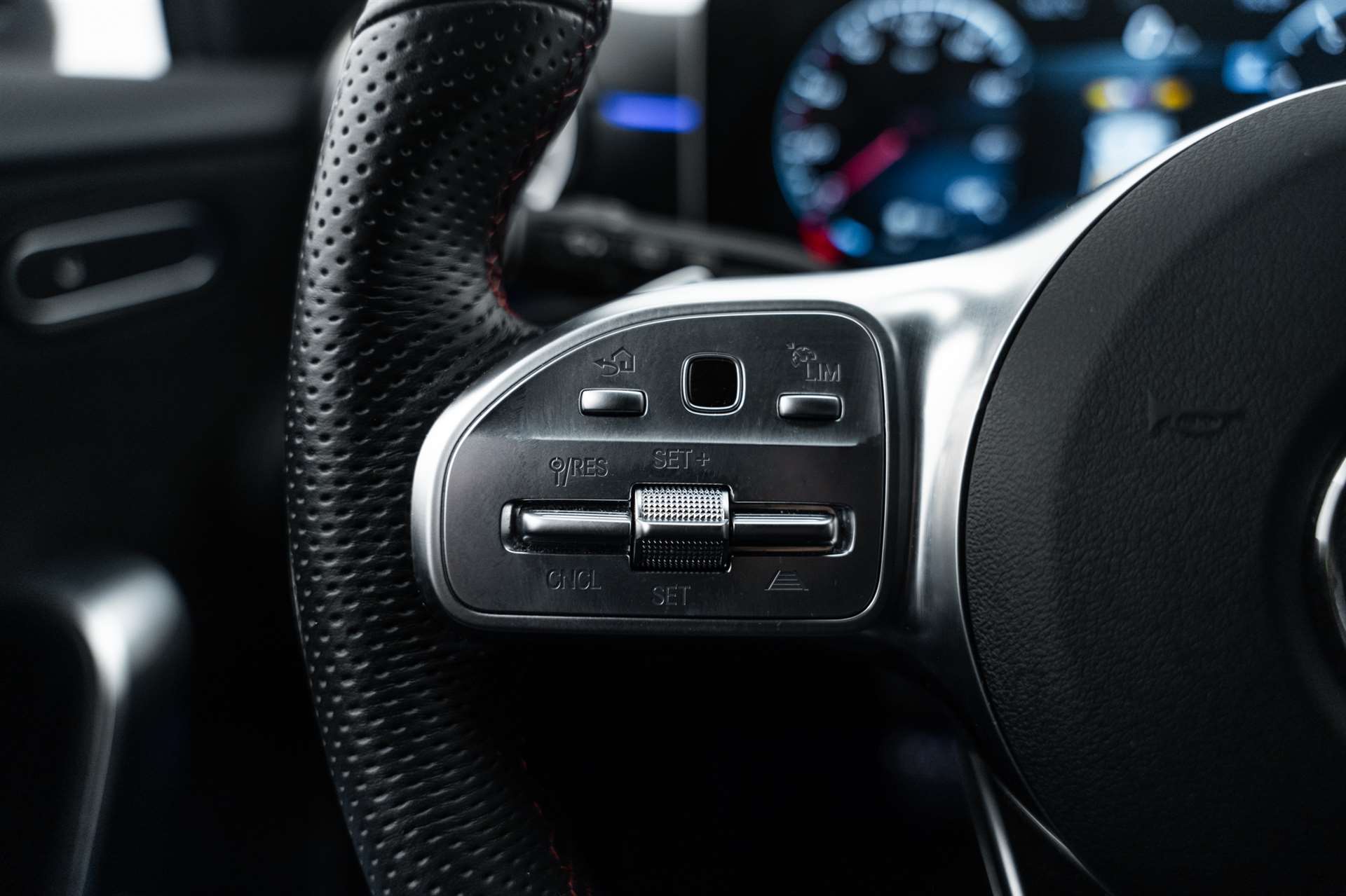 MERCEDES-BENZ A 250 4Matic AMG Line 4Matic 7G-DCT-image-15