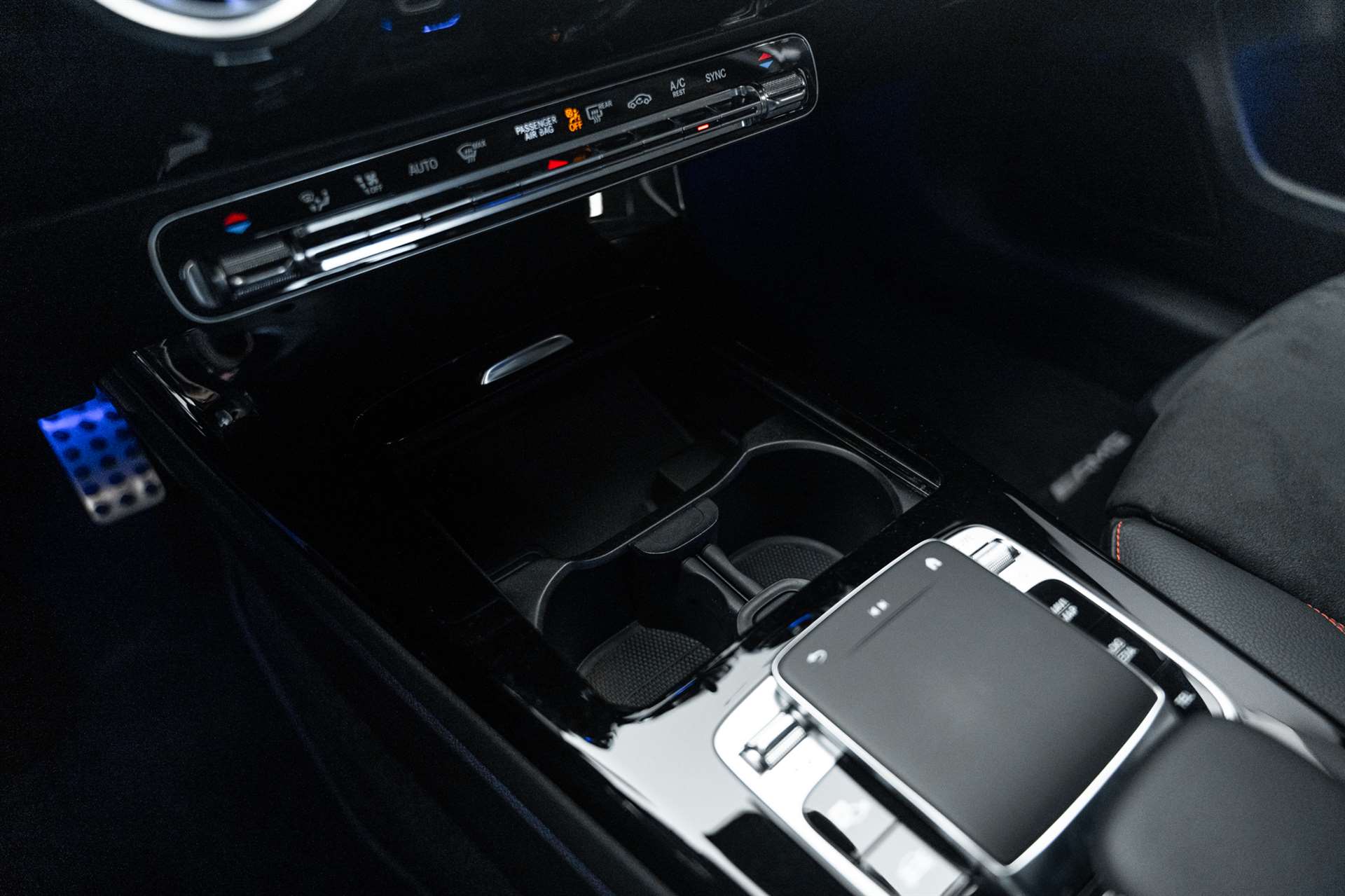 MERCEDES-BENZ A 250 4Matic AMG Line 4Matic 7G-DCT-image-25