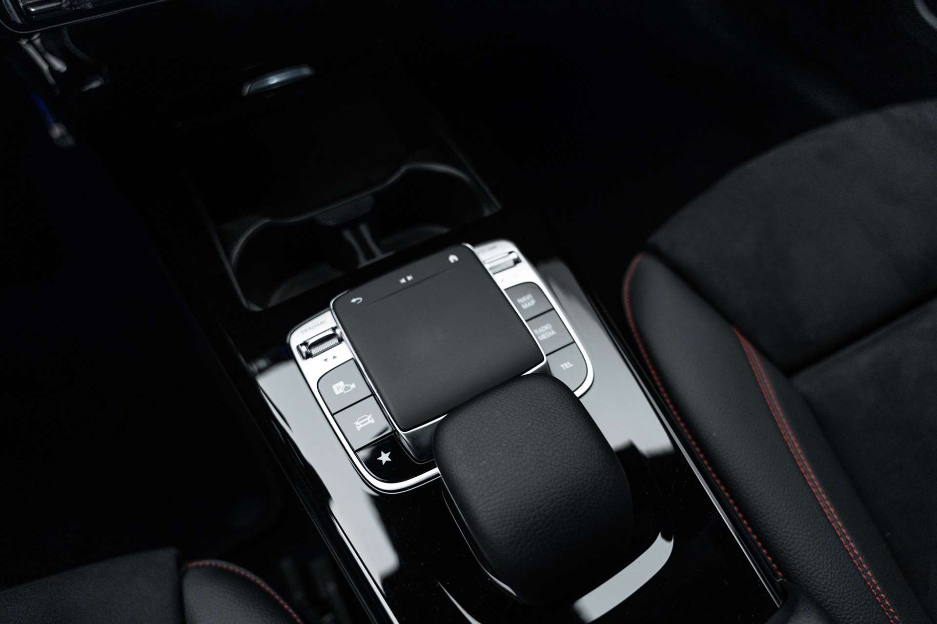 MERCEDES-BENZ A 250 4Matic AMG Line 4Matic 7G-DCT-image-27