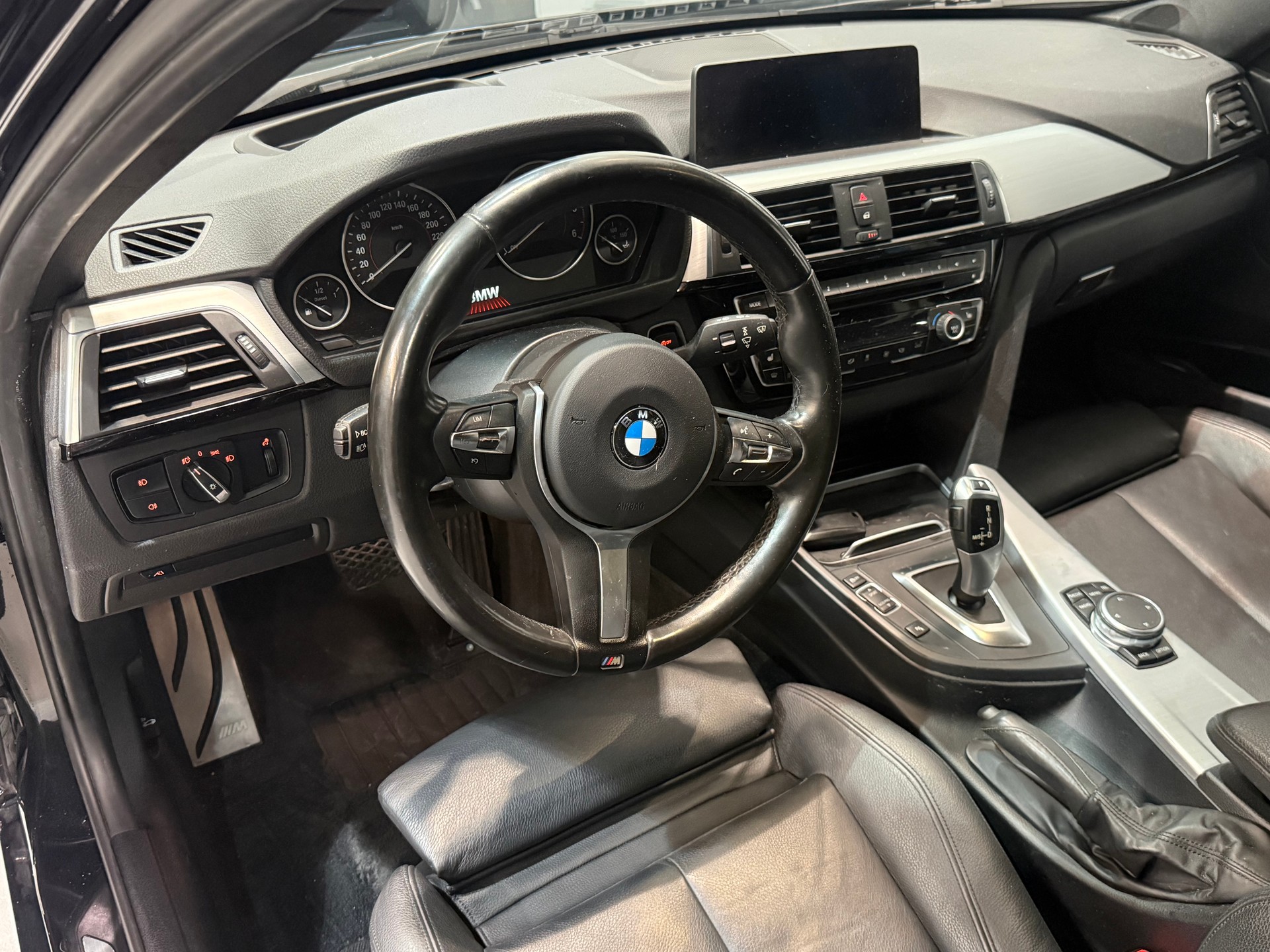 BMW 320d xDrive Touring M Sport Line Steptronic LCI-image-9