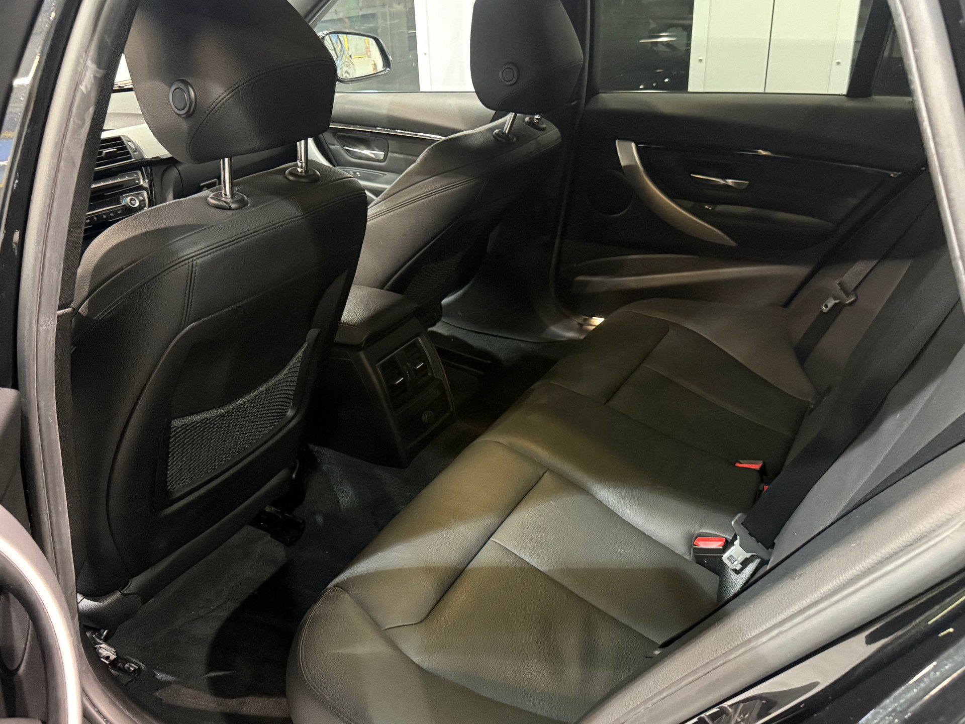 BMW 320d xDrive Touring M Sport Line Steptronic LCI-image-12