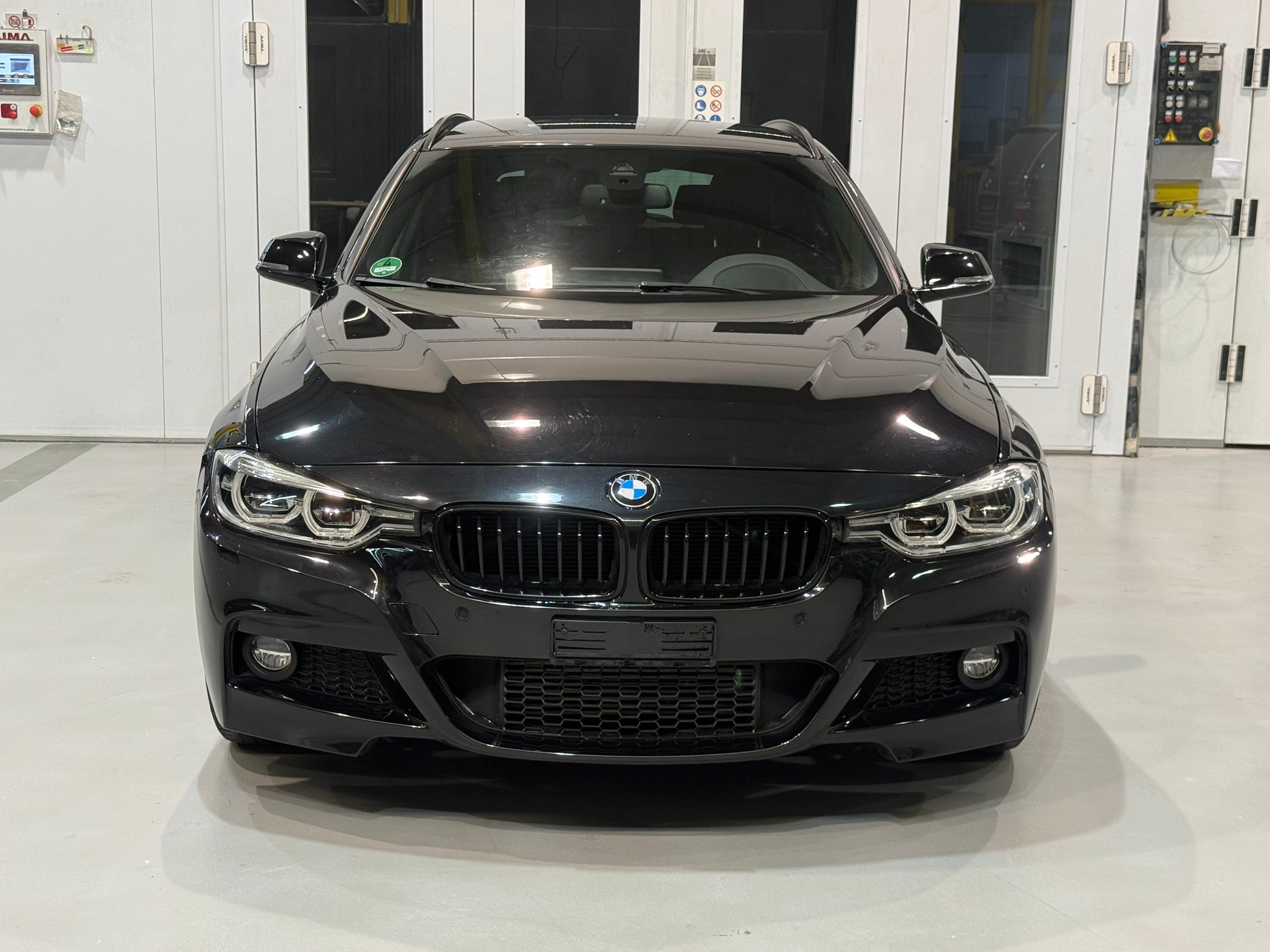BMW 320d xDrive Touring M Sport Line Steptronic LCI-showroom-element-1