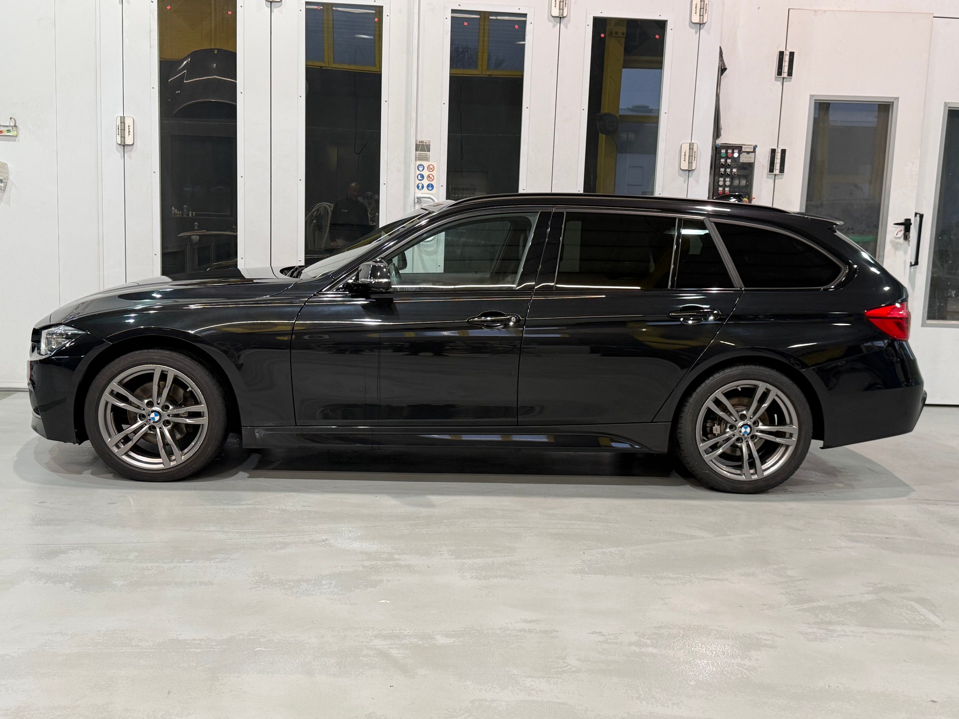 BMW 320d xDrive Touring M Sport Line Steptronic LCI-image-4