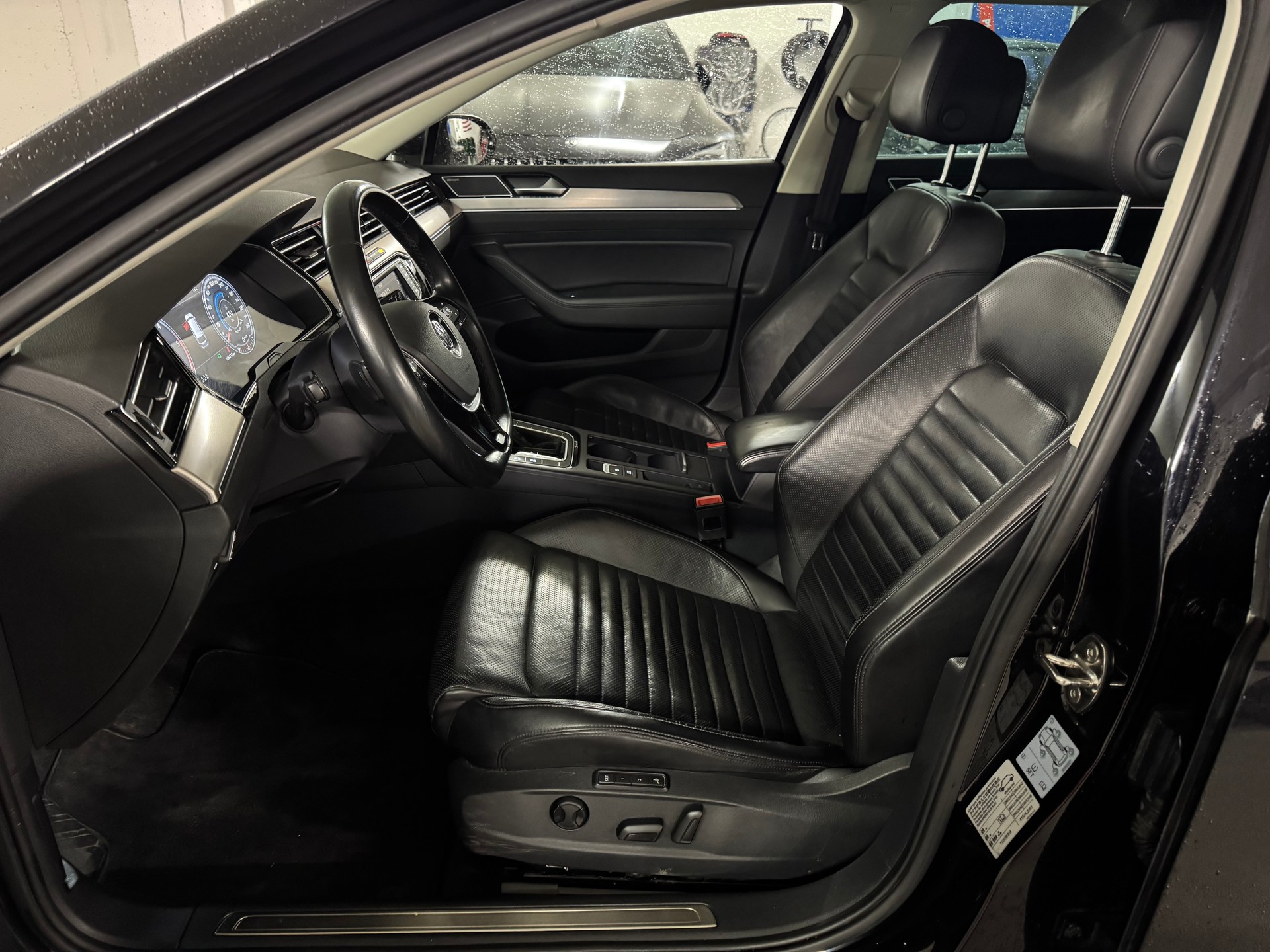 VW Passat Variant 2.0 TDI BMT High. DSG 4Motion Top Ausstattung / Anhängerkupplung-image-8