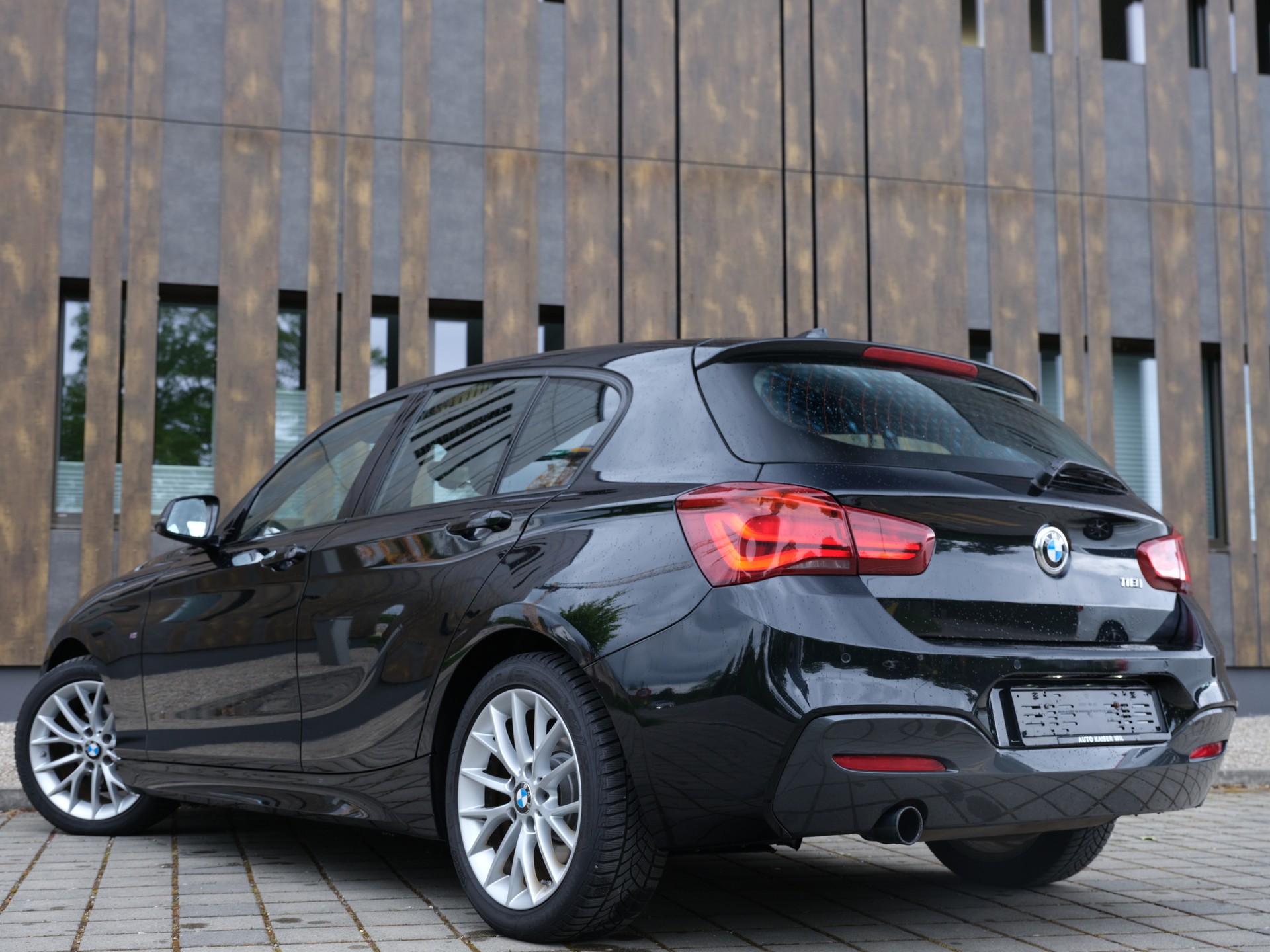BMW 118i Edition M Sport Steptronic-image-6