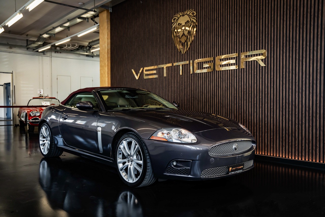 JAGUAR XKR 4.2 V8 SC Automatic-showroom-element-1