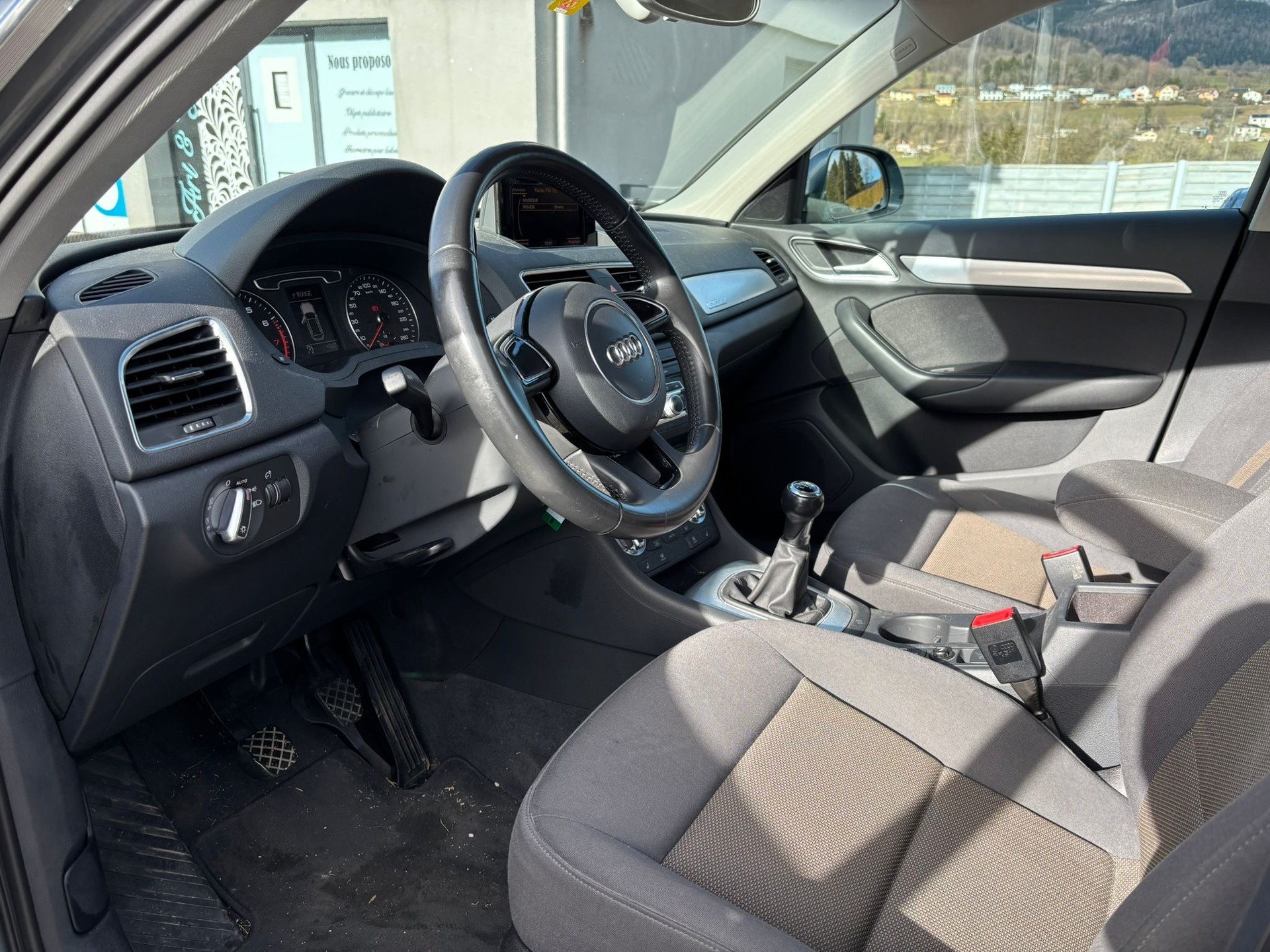 AUDI Q3 2.0 TFSI quattro-image-12