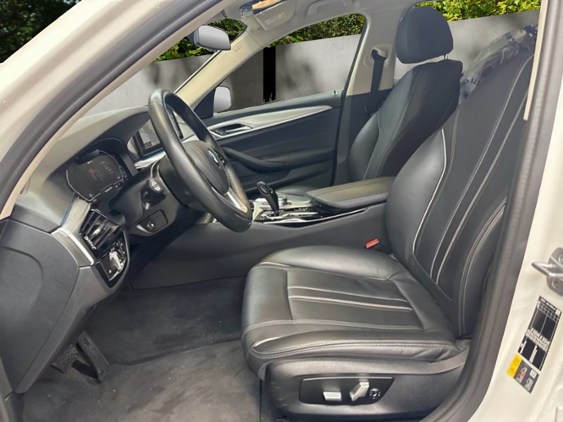 BMW 520e Touring Steptronic-image-10