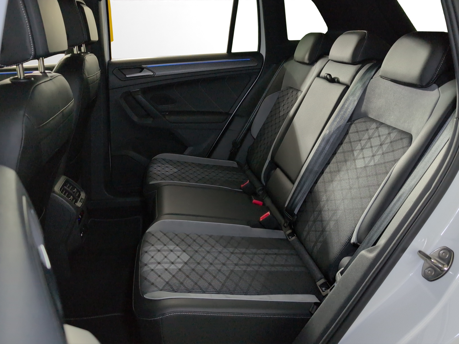 VW Tiguan 2.0TSI R-Line 4Motion DSG-image-12