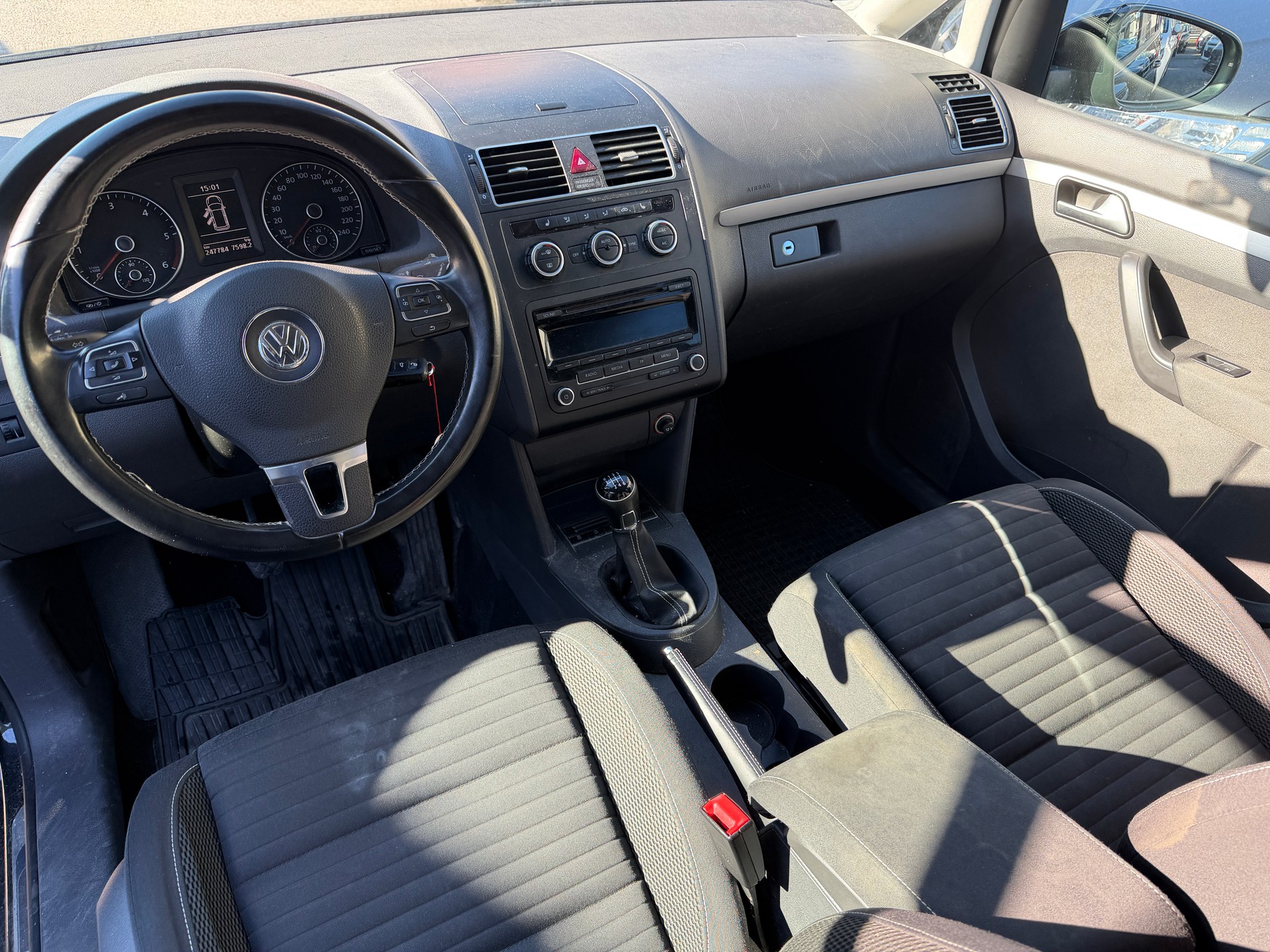 VW Touran 1.6 TDI BlueMotion Technology Comfortline-image-8