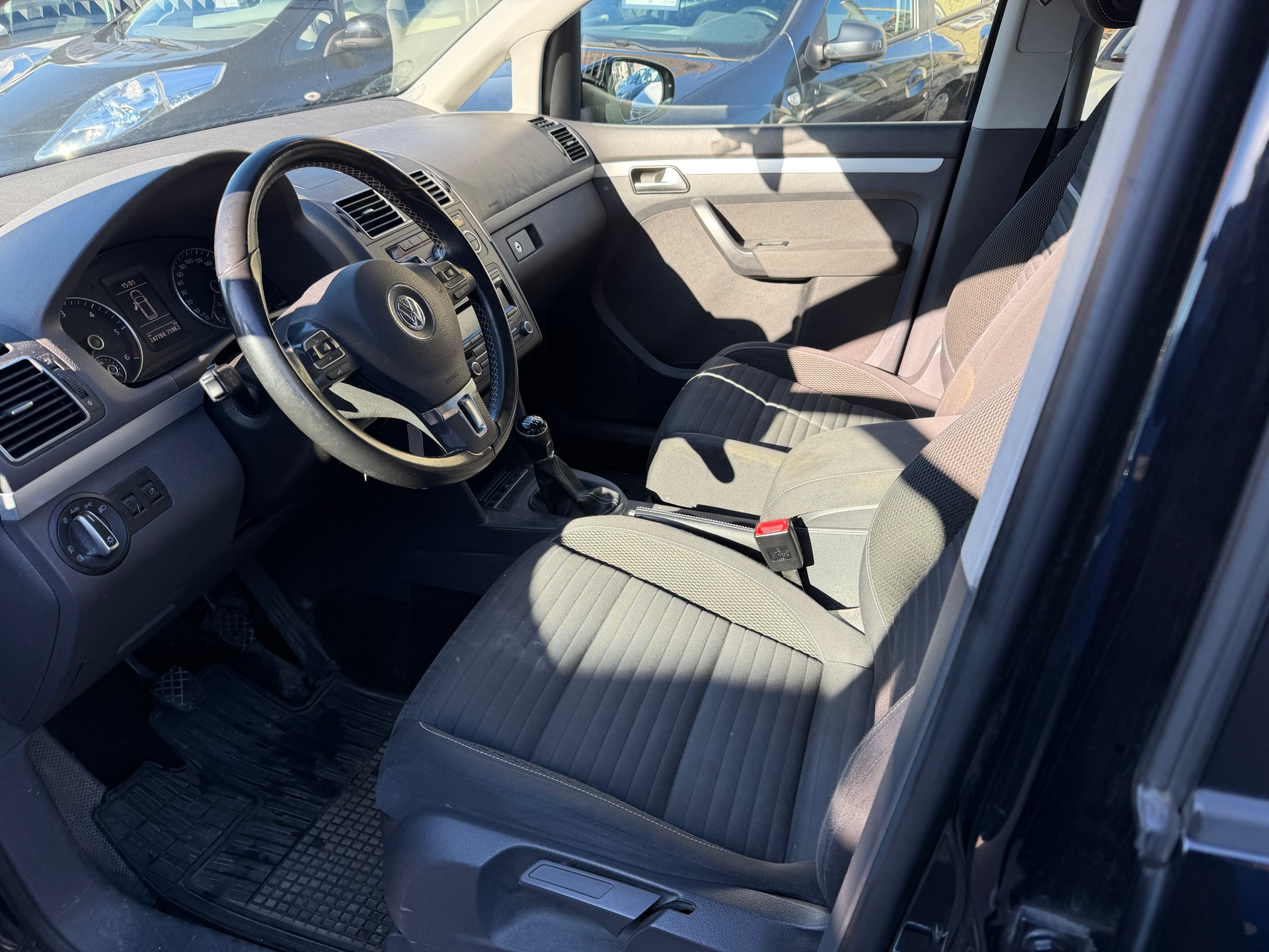 VW Touran 1.6 TDI BlueMotion Technology Comfortline-image-9