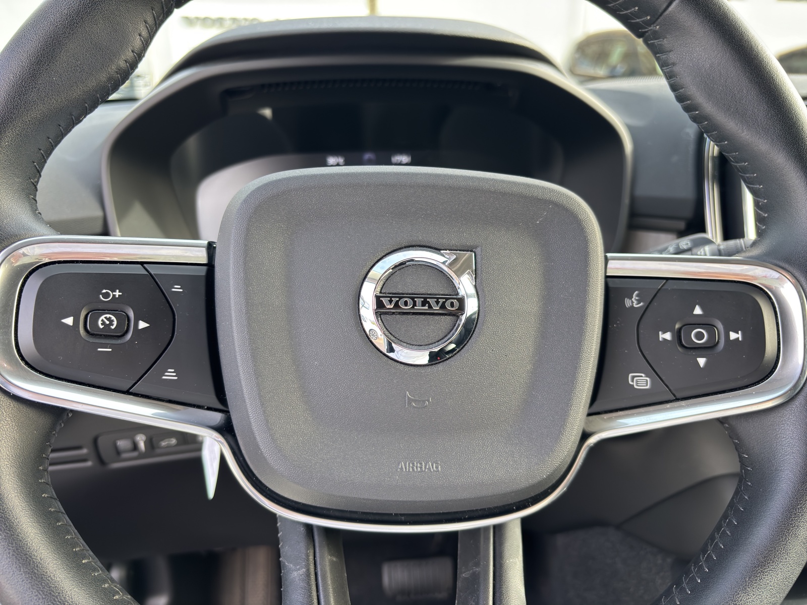VOLVO XC40 1.5 T5 TE Inscription-image-7