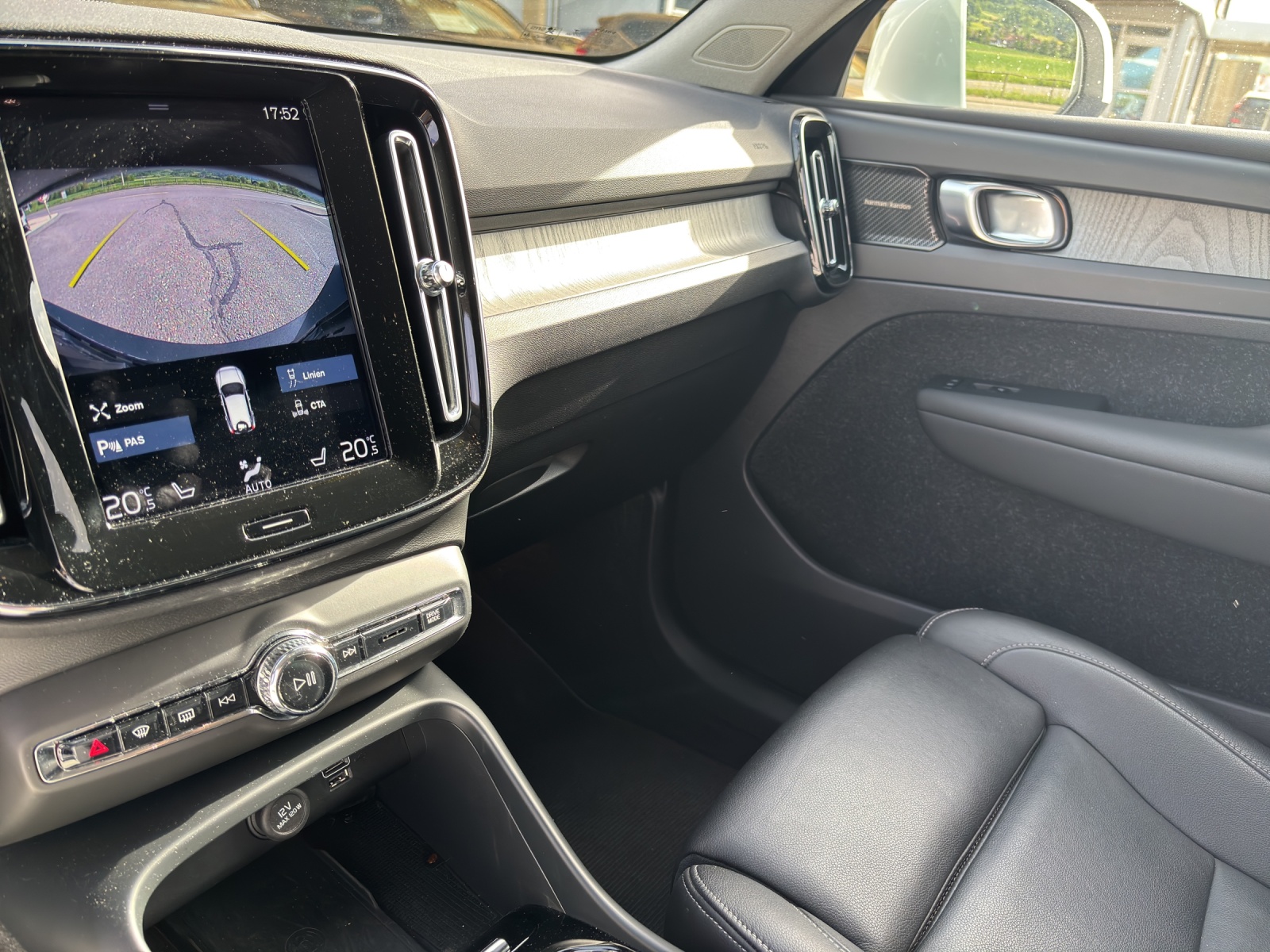 VOLVO XC40 1.5 T5 TE Inscription-image-9