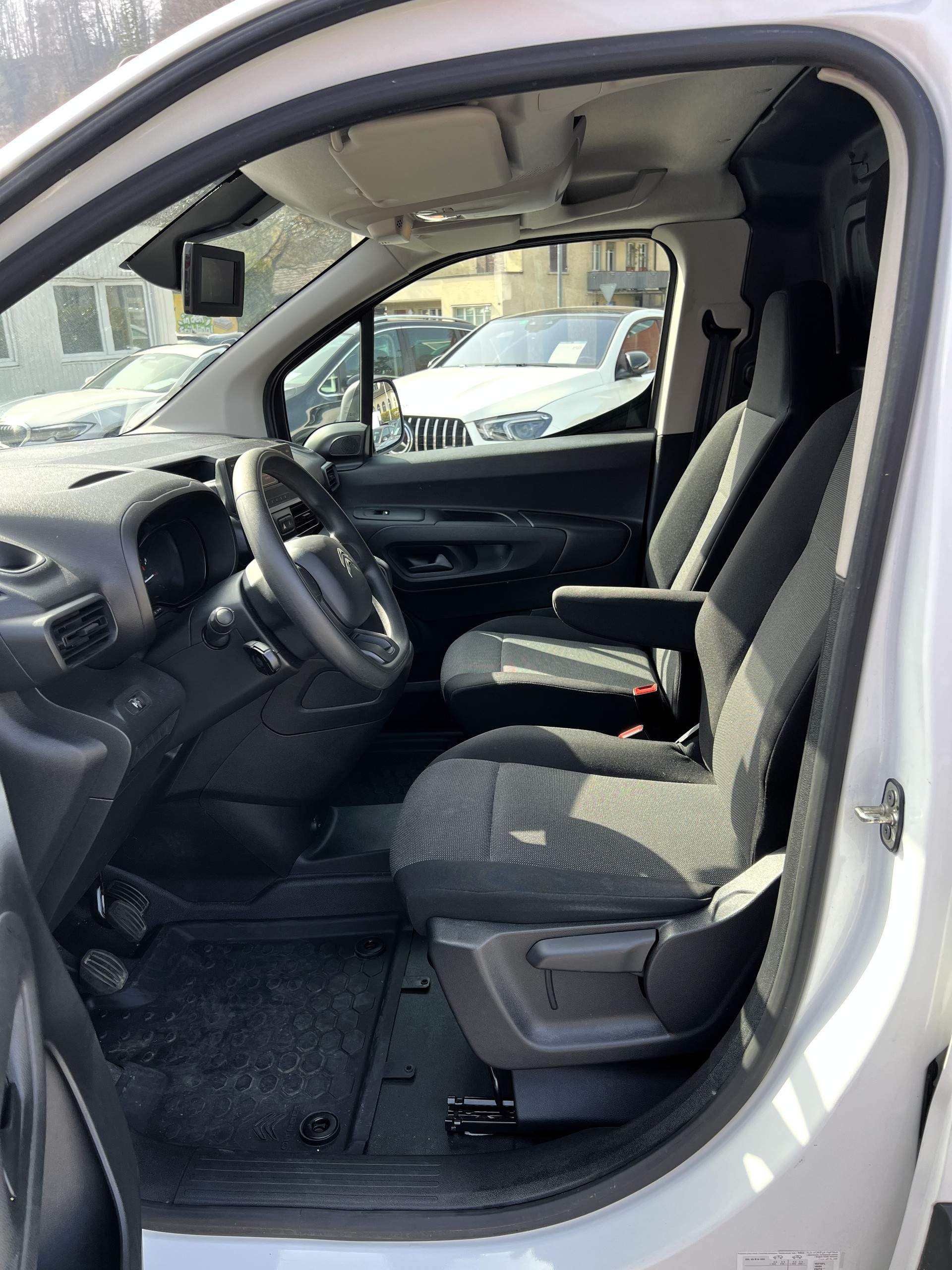 CITROEN Berlingo Van 1.6 Blue HDi 100 s/s Club 650kg-image-17