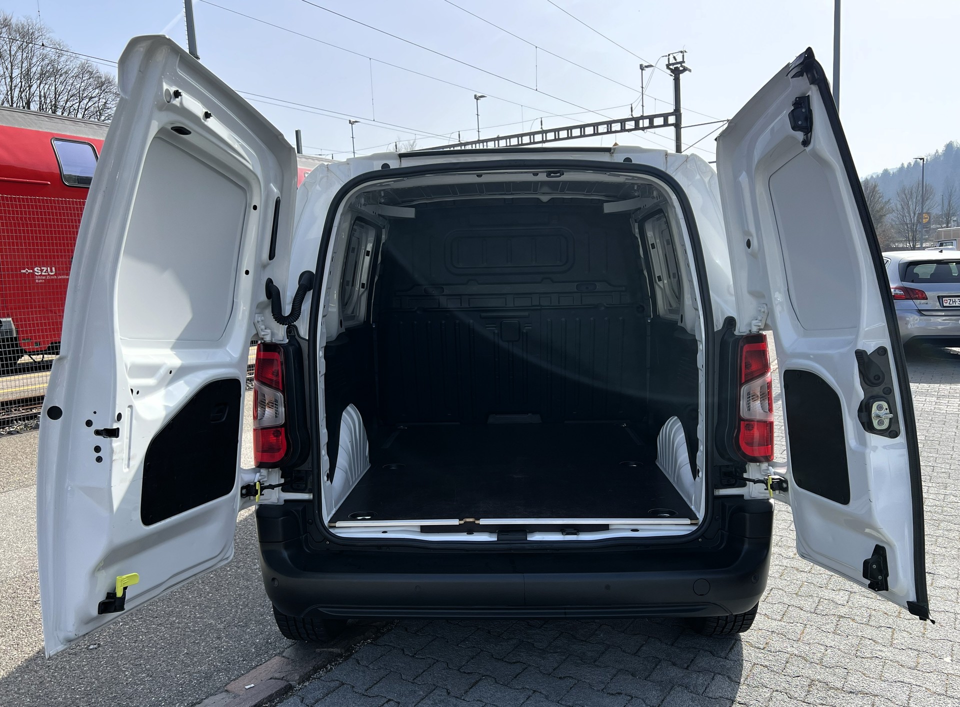 CITROEN Berlingo Van 1.6 Blue HDi 100 s/s Club 650kg-image-5