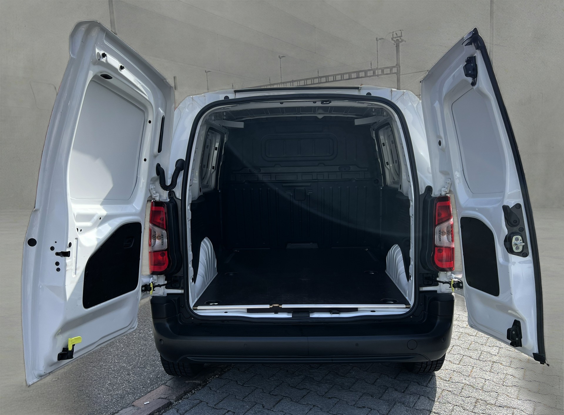 CITROEN Berlingo Van 1.6 Blue HDi 100 s/s Club 650kg-image-5