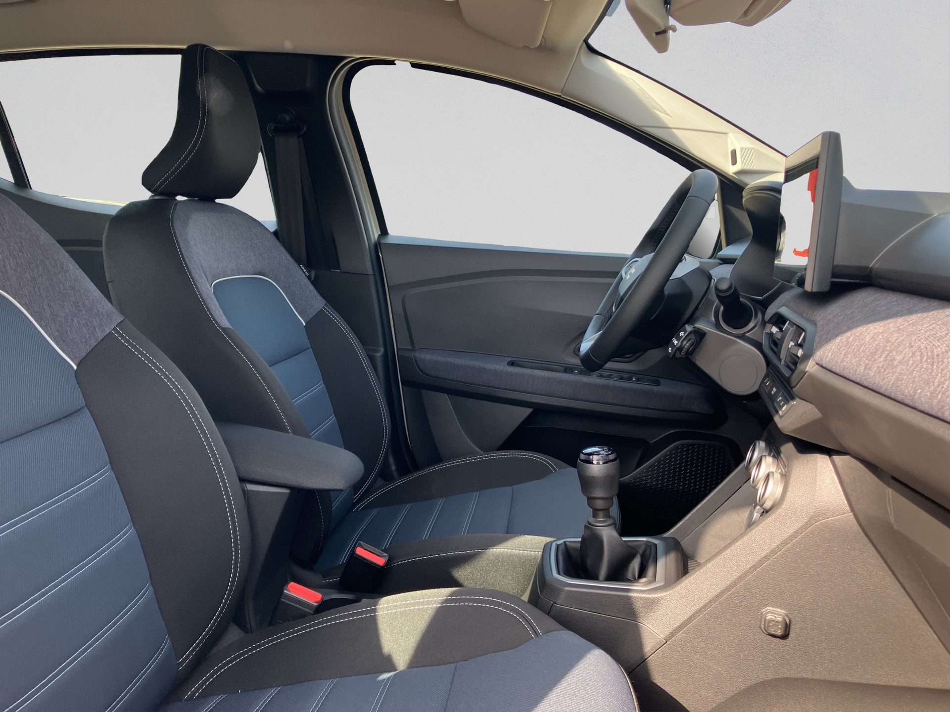 DACIA Sandero TCe 100 Journey-image-16