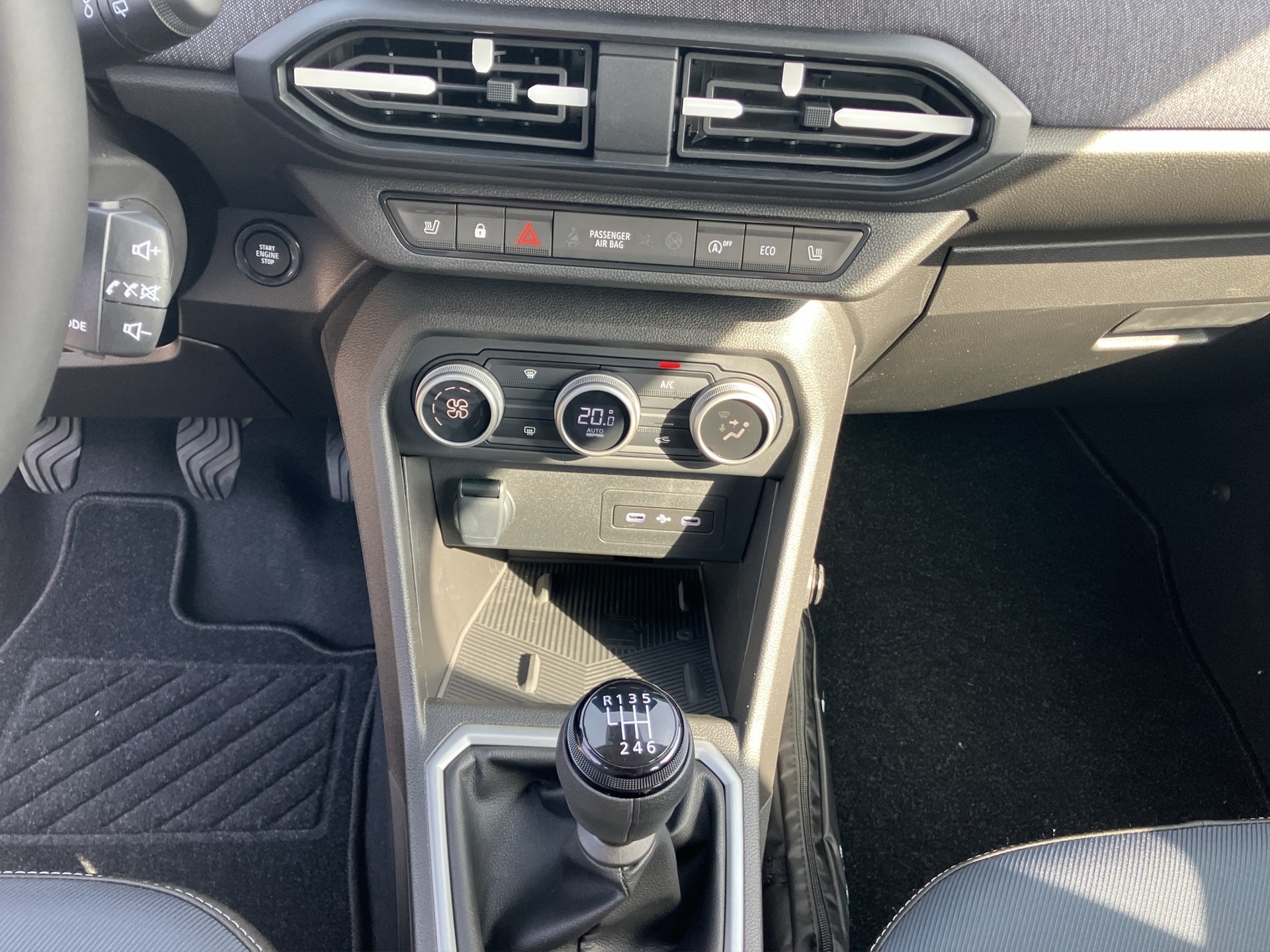 DACIA Sandero TCe 100 Journey-image-11