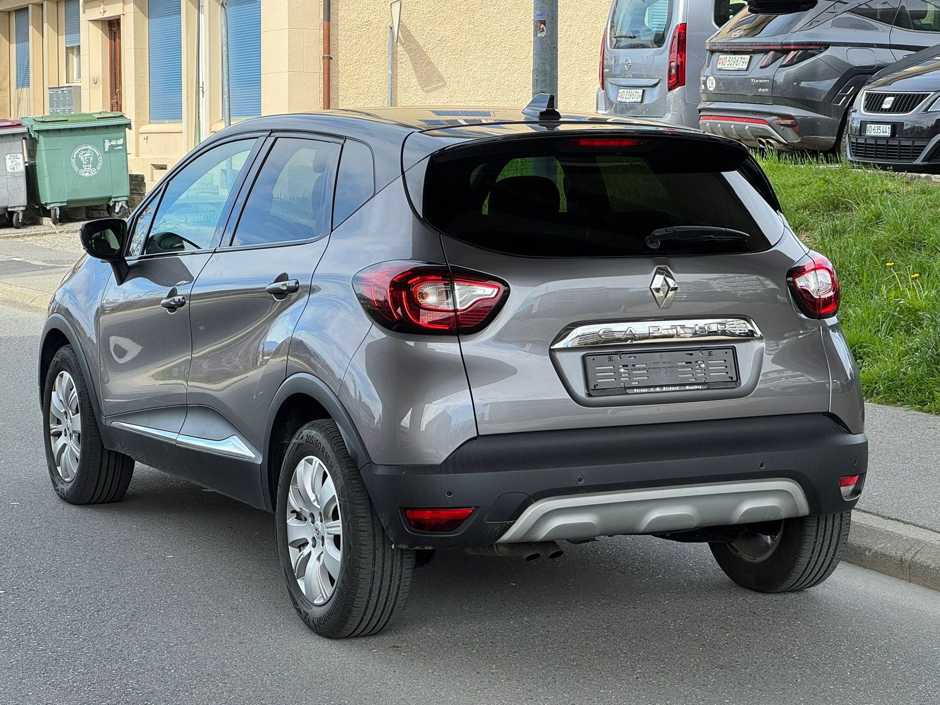 RENAULT Captur 1.3 T 16V Red Edition EDC-image-4