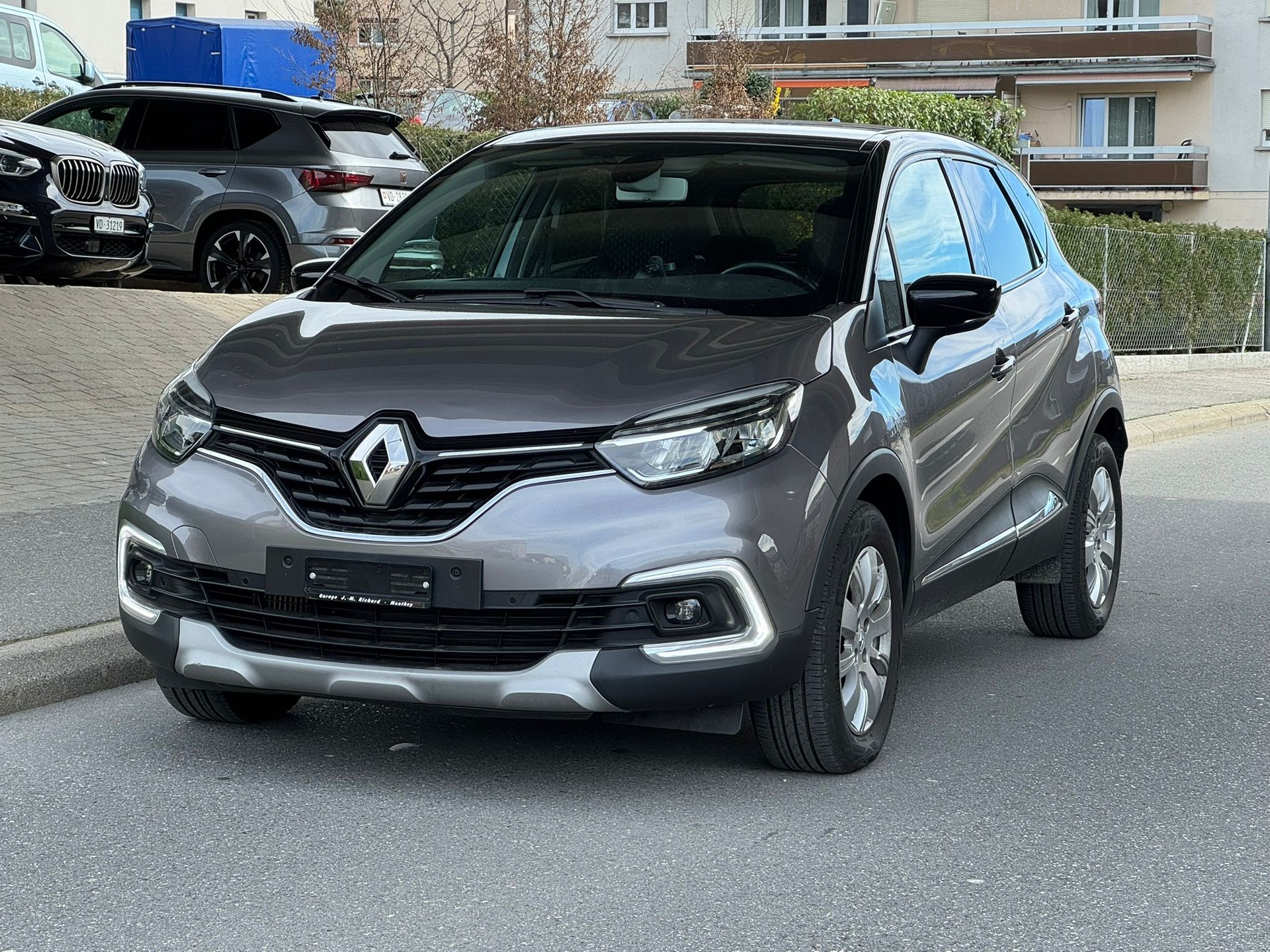 RENAULT Captur 1.3 T 16V Red Edition EDC-showroom-element-2