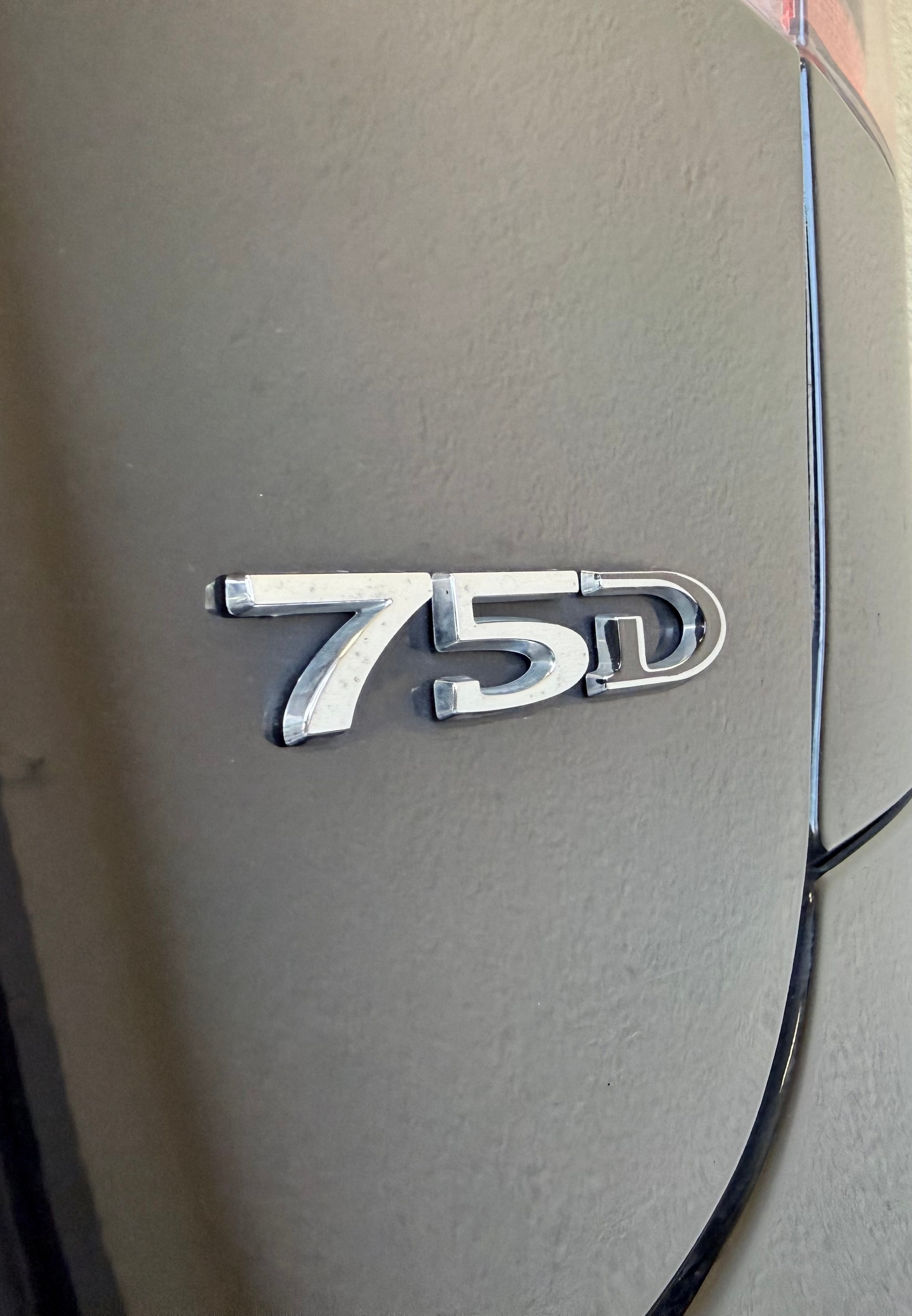 TESLA Model S 75 D-image-13