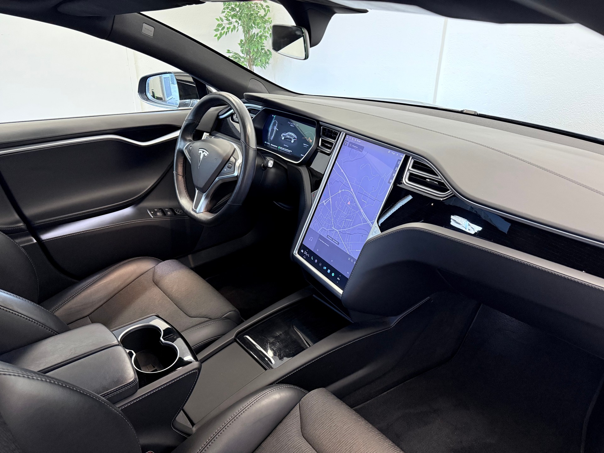 TESLA Model S 75 D-image-17
