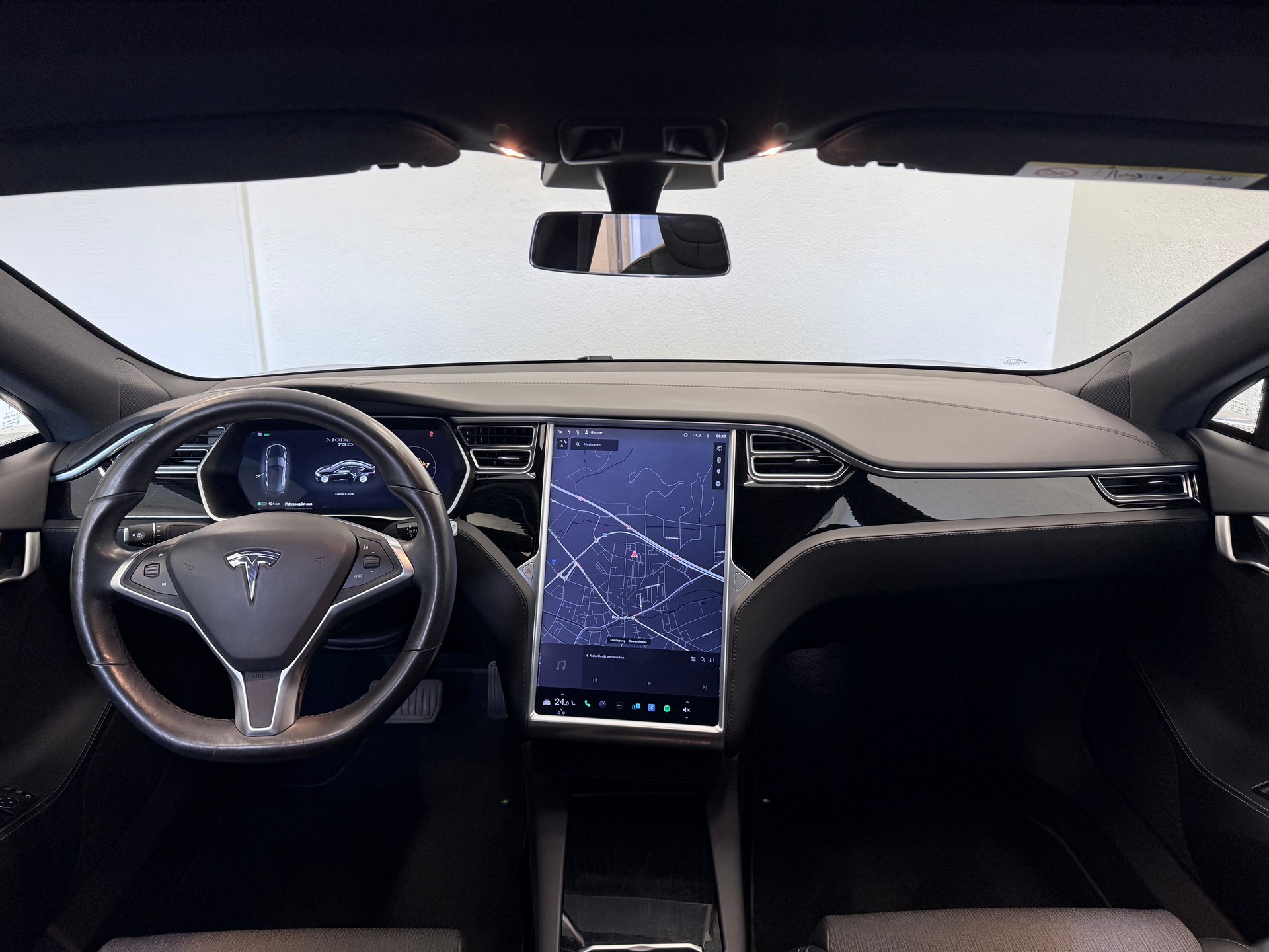 TESLA Model S 75 D-image-19