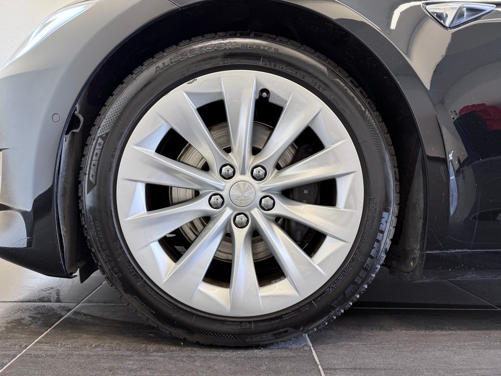 TESLA Model S 75 D-image-5