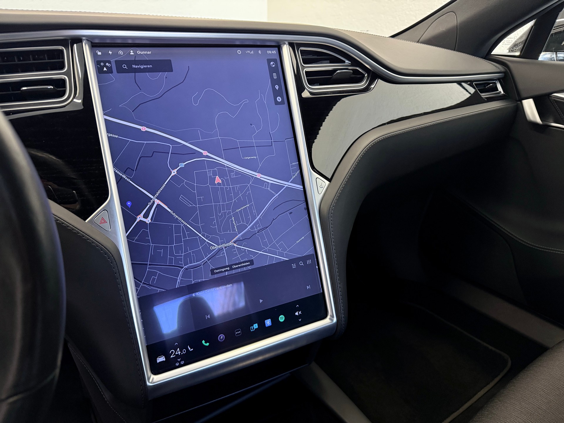 TESLA Model S 75 D-image-23