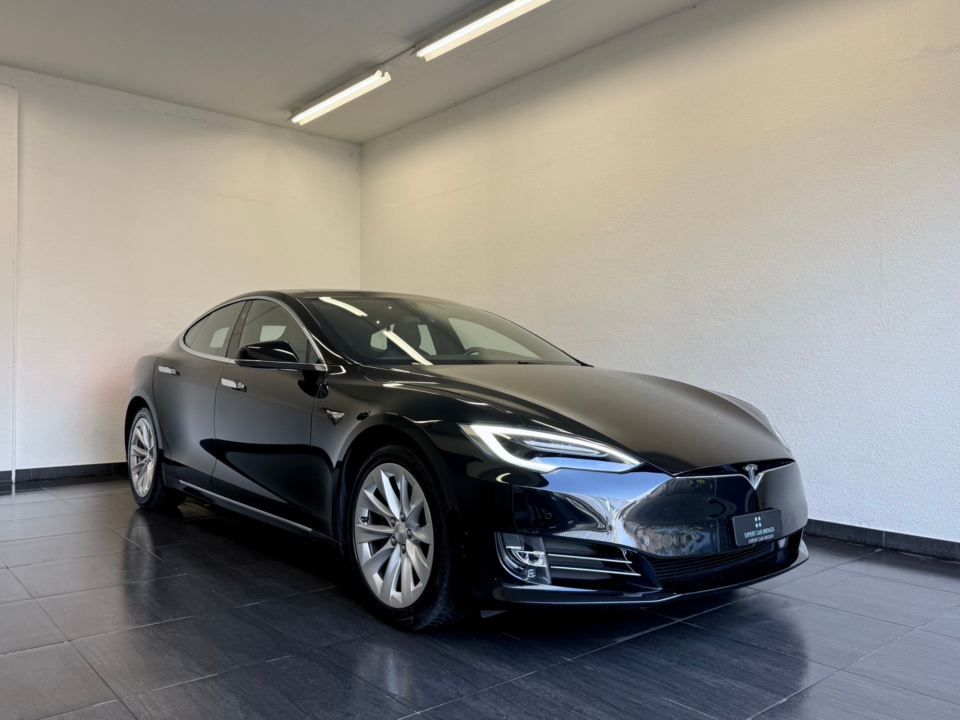 TESLA Model S 75 D-image-1