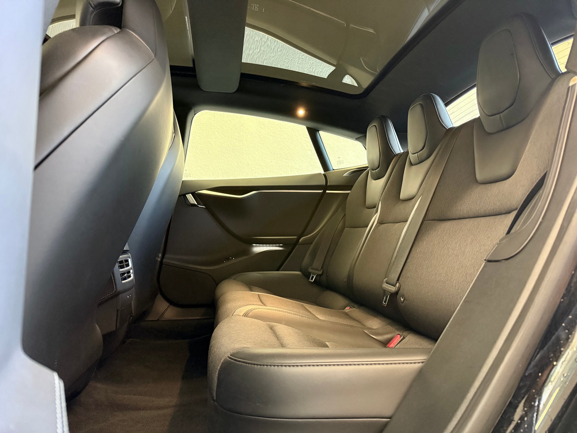 TESLA Model S 75 D-image-14