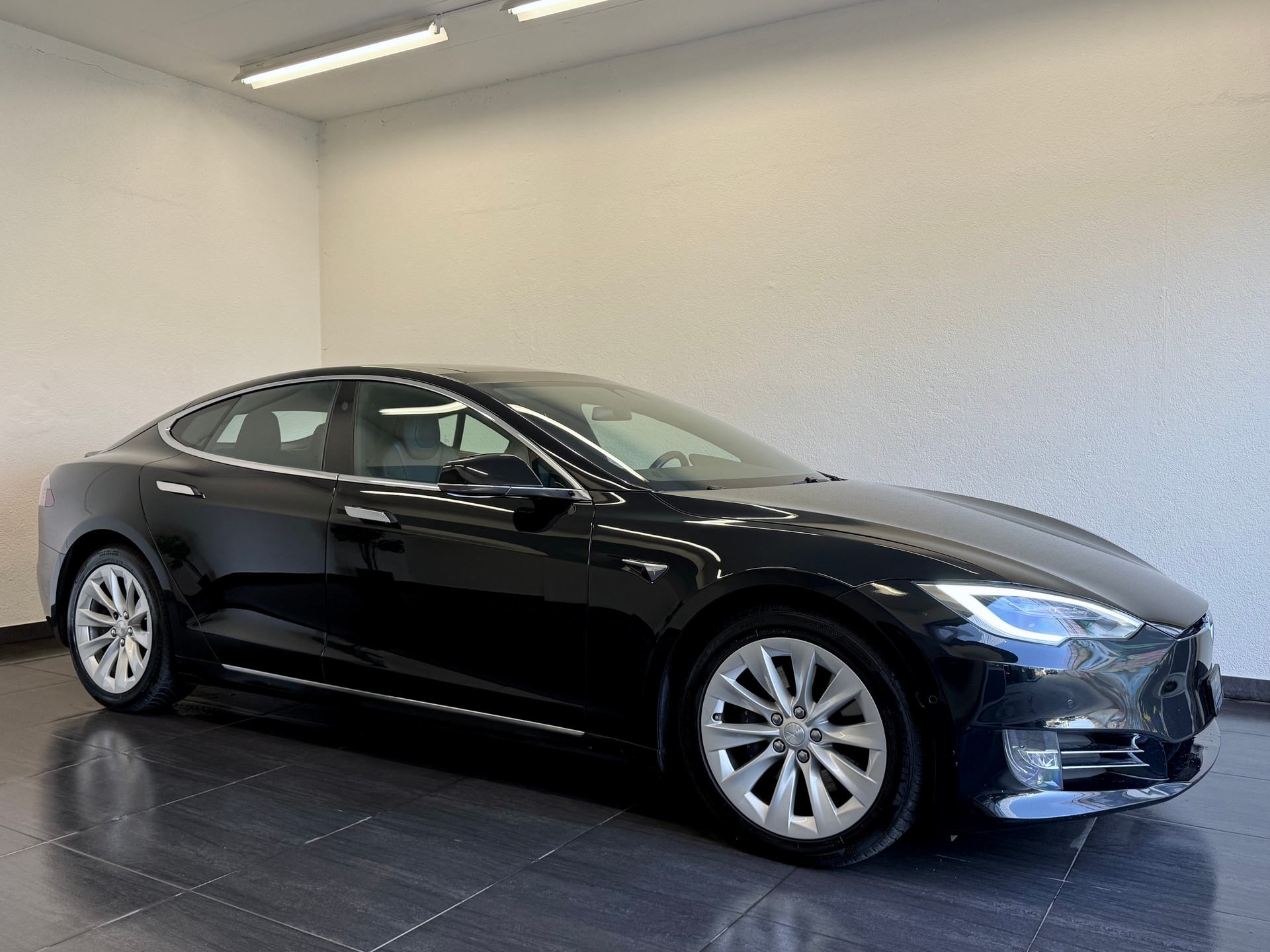 TESLA Model S 75 D-image-0