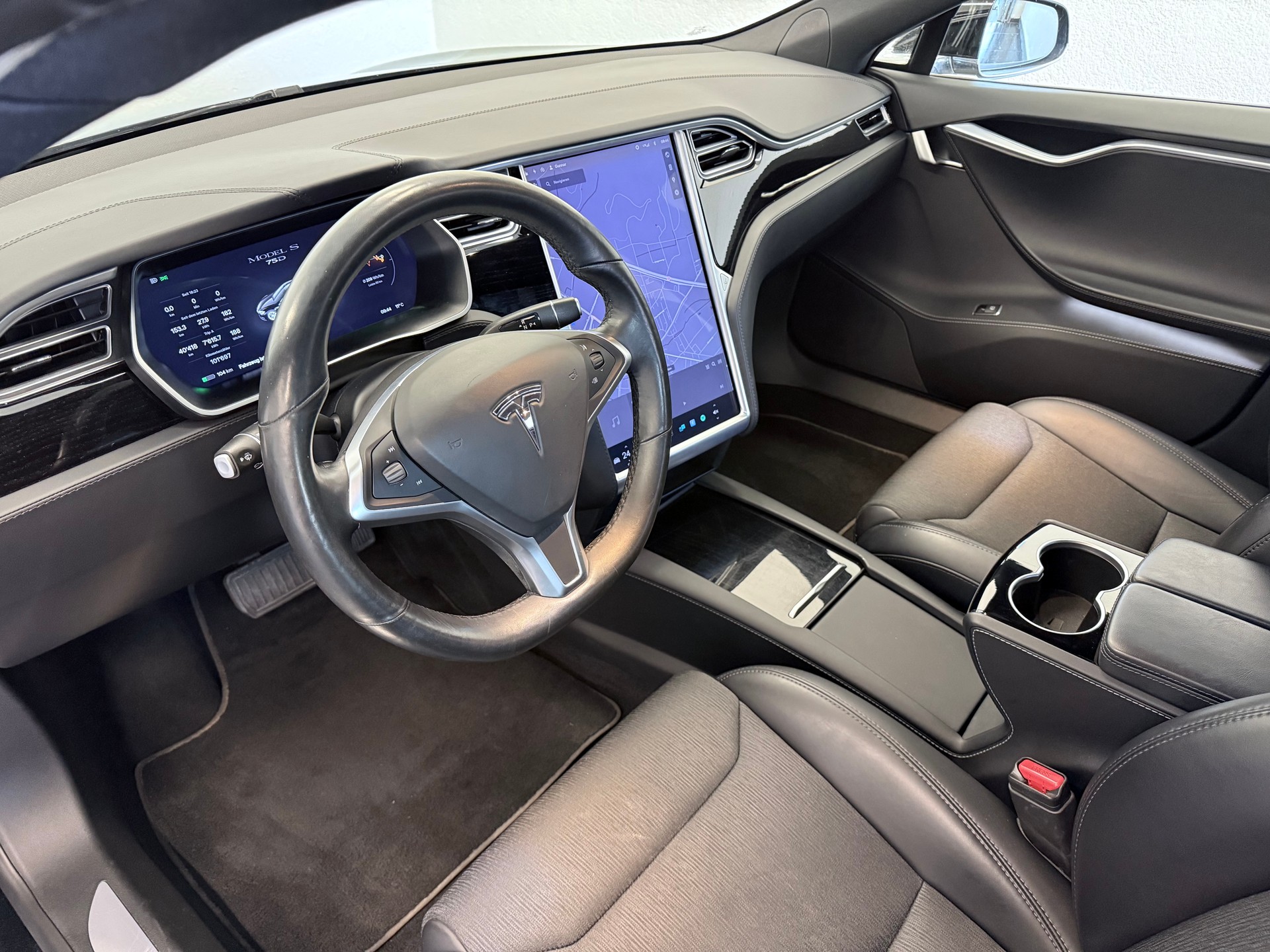 TESLA Model S 75 D-image-22