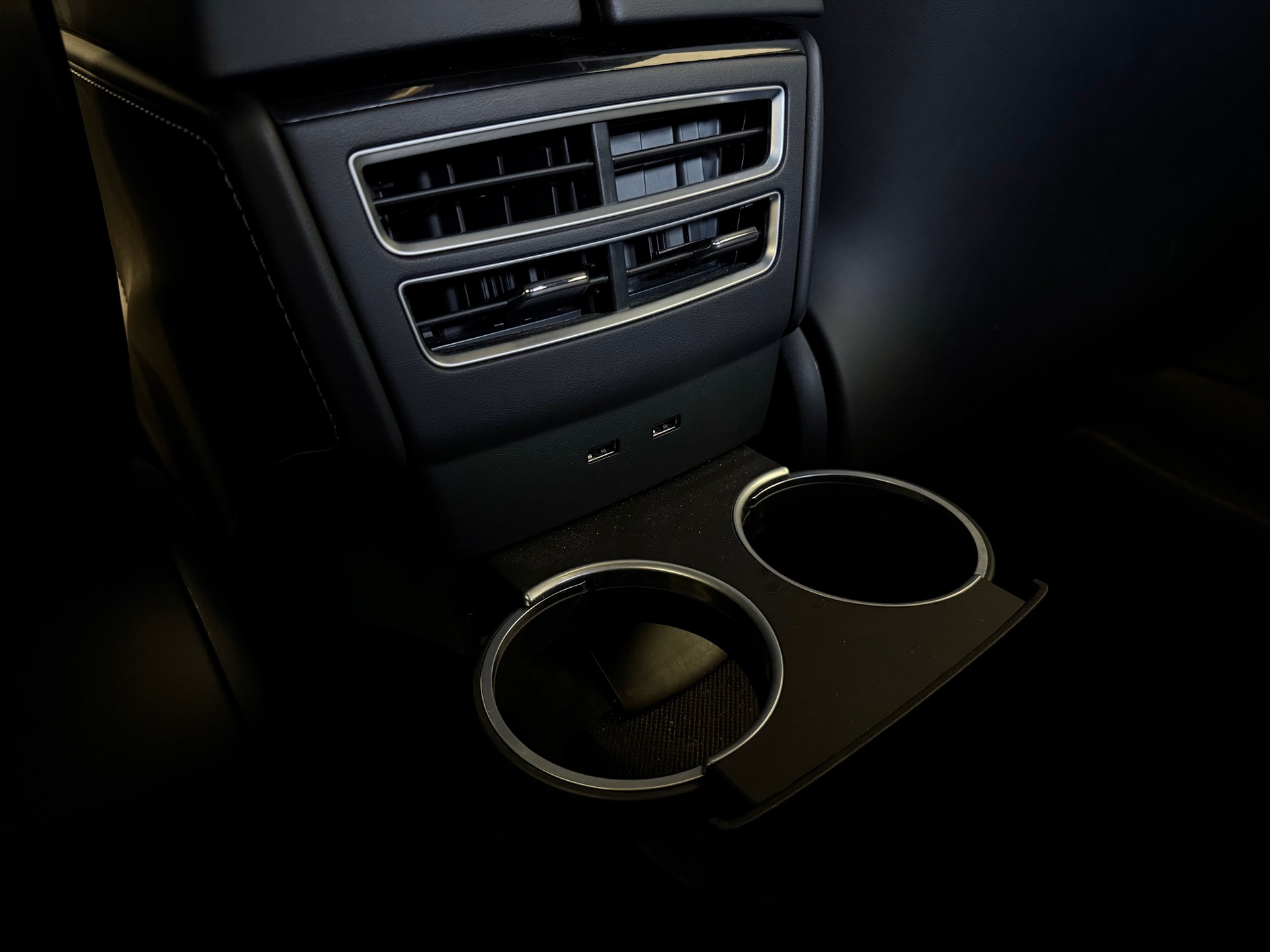 TESLA Model S 75 D-image-29