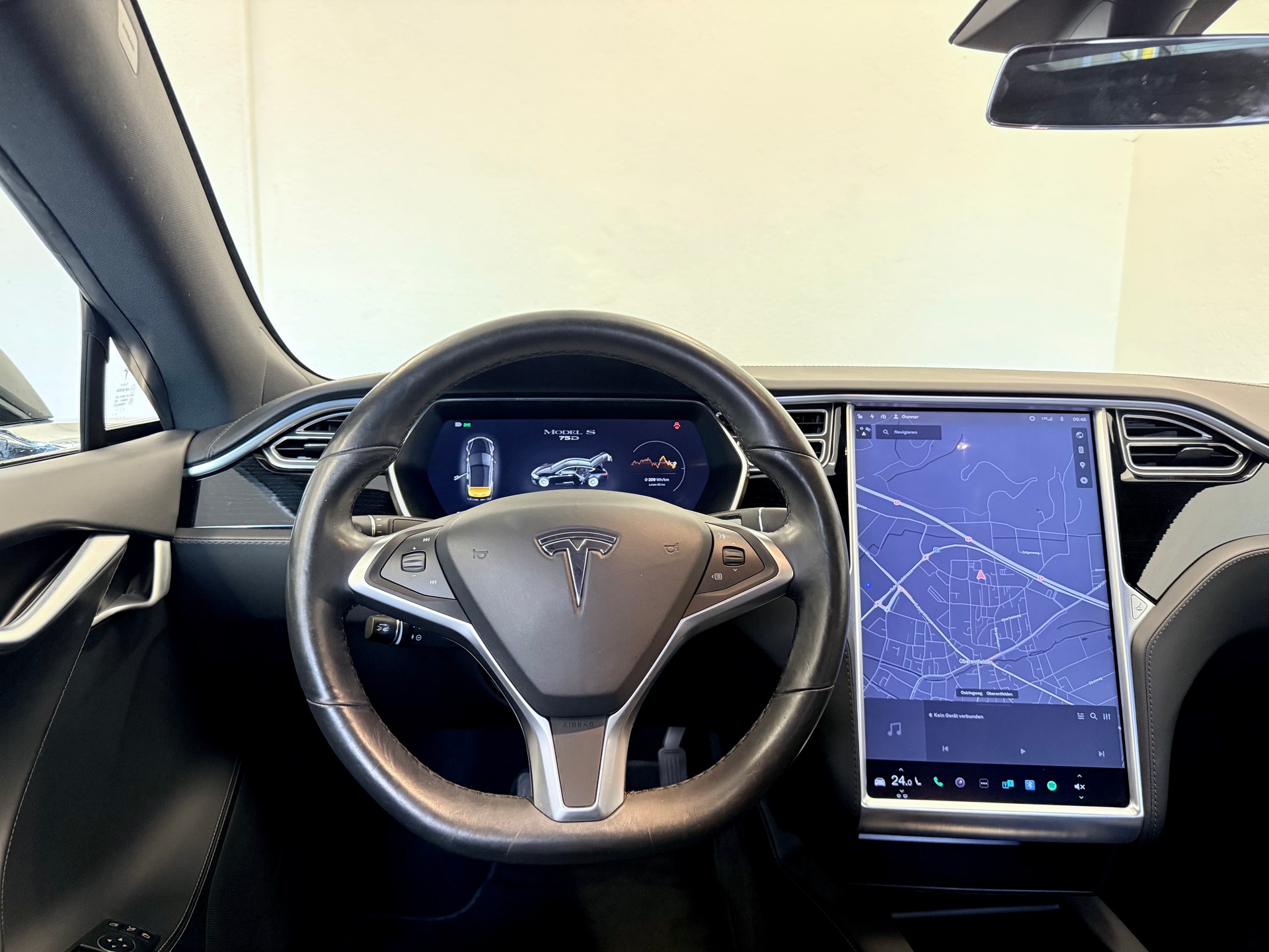 TESLA Model S 75 D-image-20