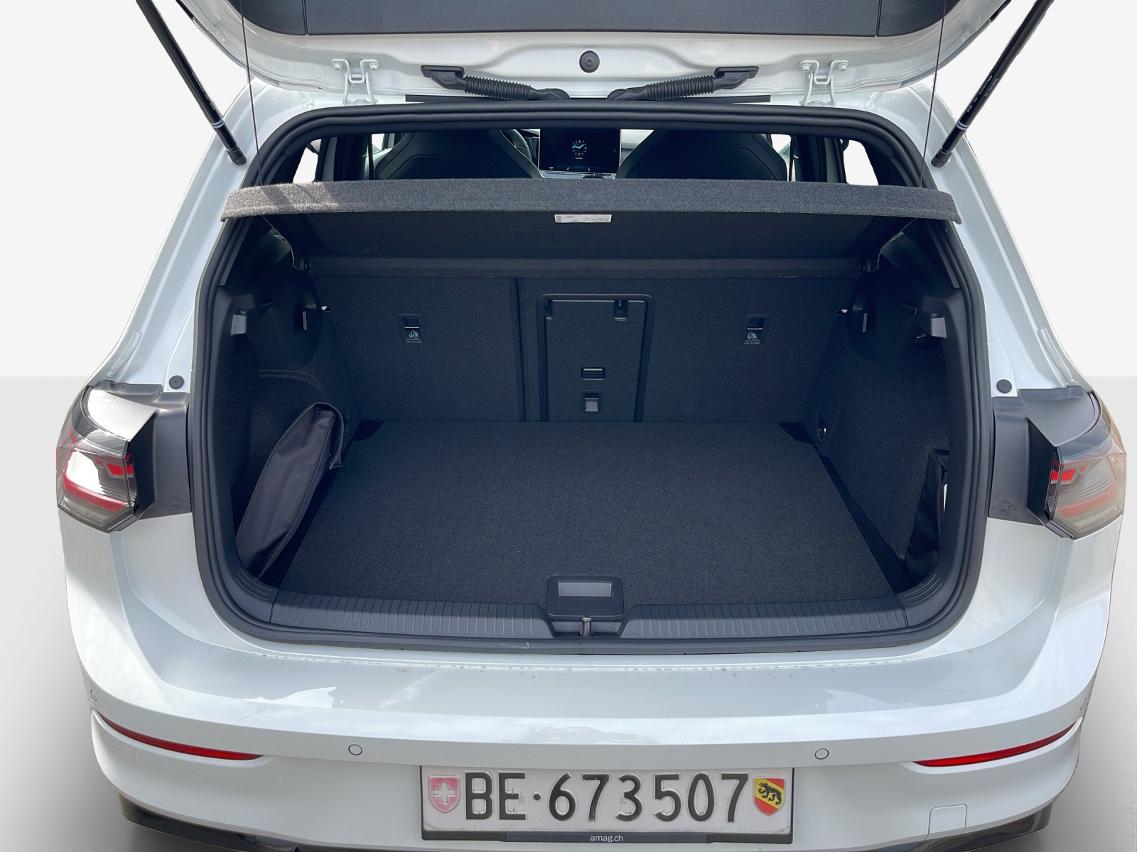 VW Golf 1.5 e TSI mHEV R-Line DSG-image-12