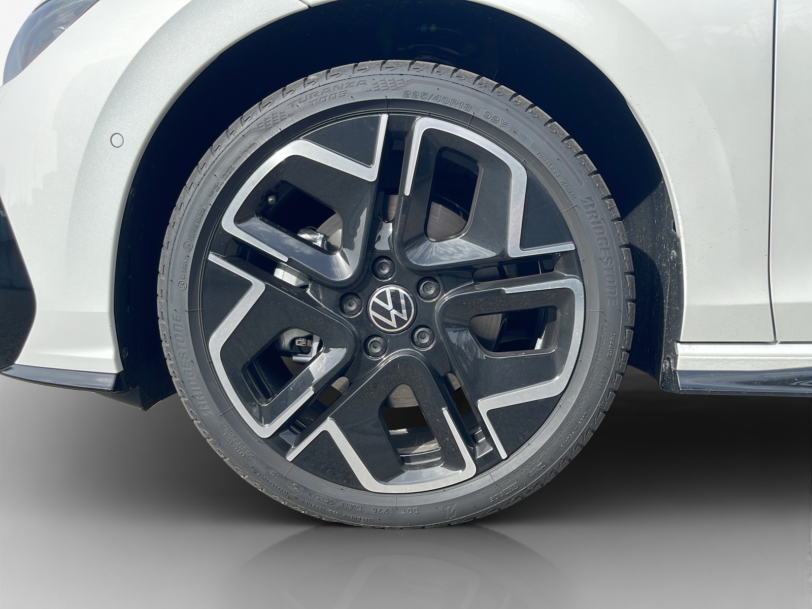 VW Golf 1.5 e TSI mHEV R-Line DSG-image-13