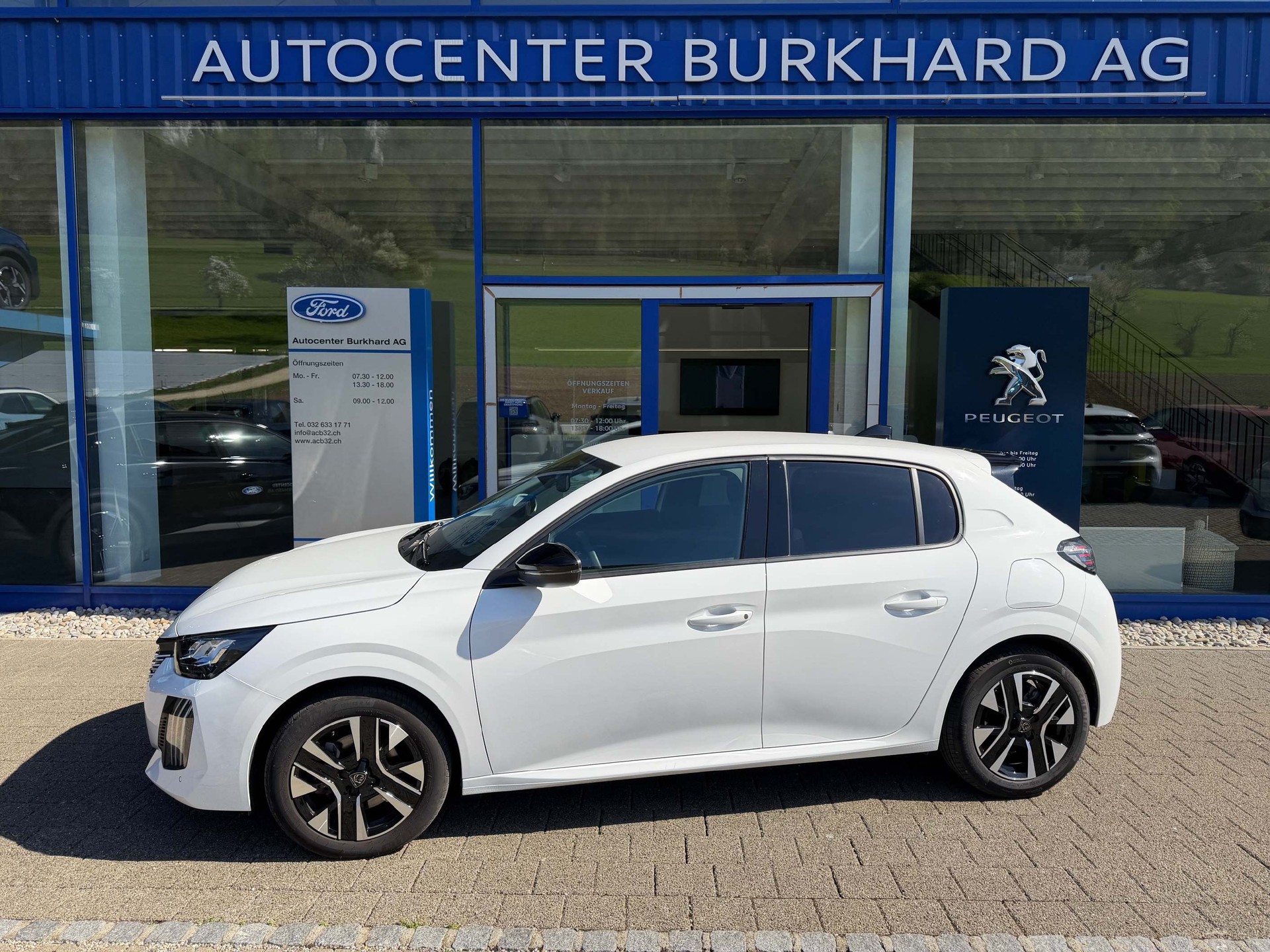 PEUGEOT 208 1.2 Hybrid 145 Allure-image-0