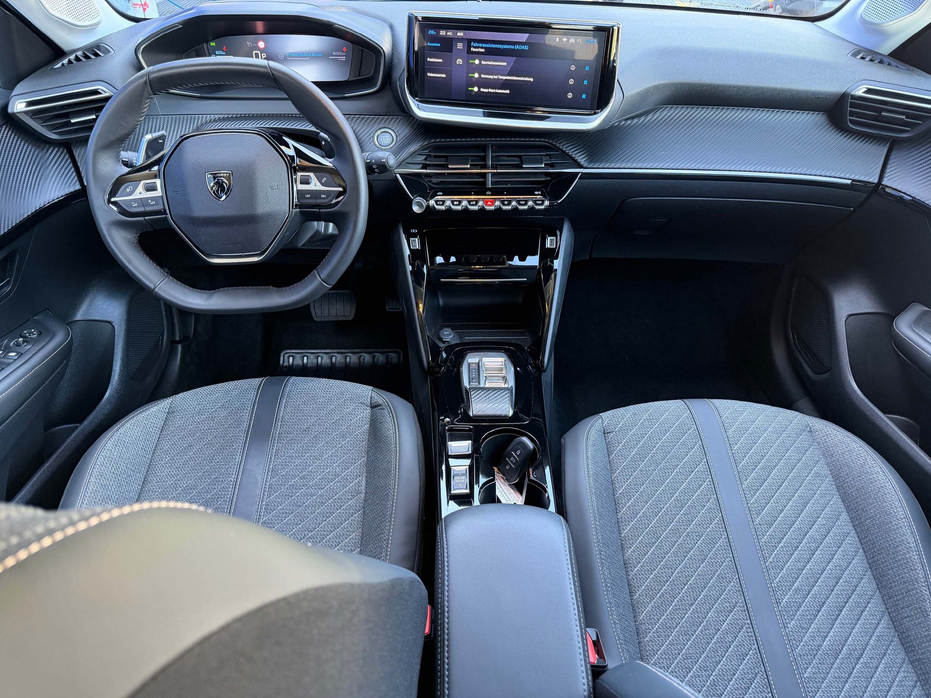 PEUGEOT 208 1.2 Hybrid 145 Allure-image-8
