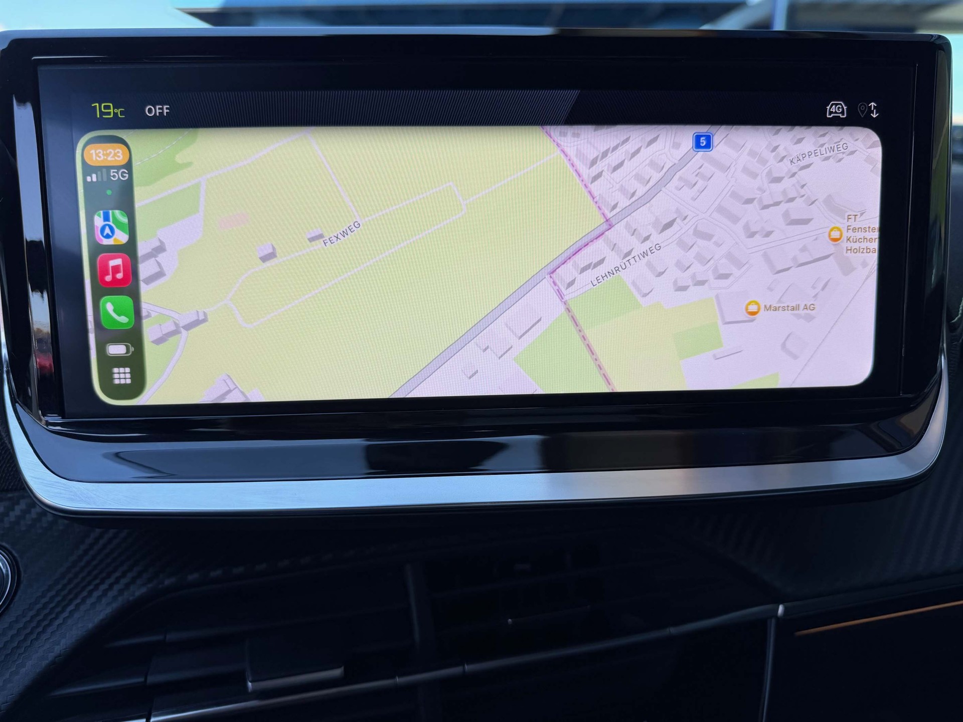 PEUGEOT 208 1.2 Hybrid 145 Allure-image-5