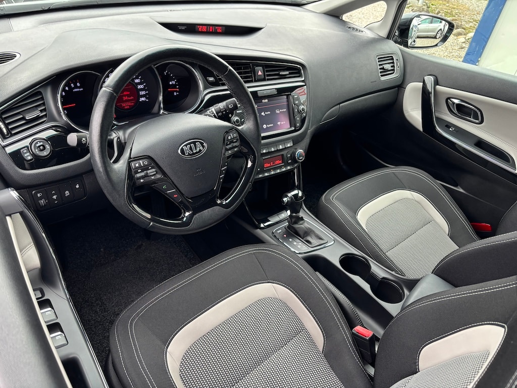 KIA Cee'd Sportswagon 1.6 CRDi Swiss Champion DCT-image-8
